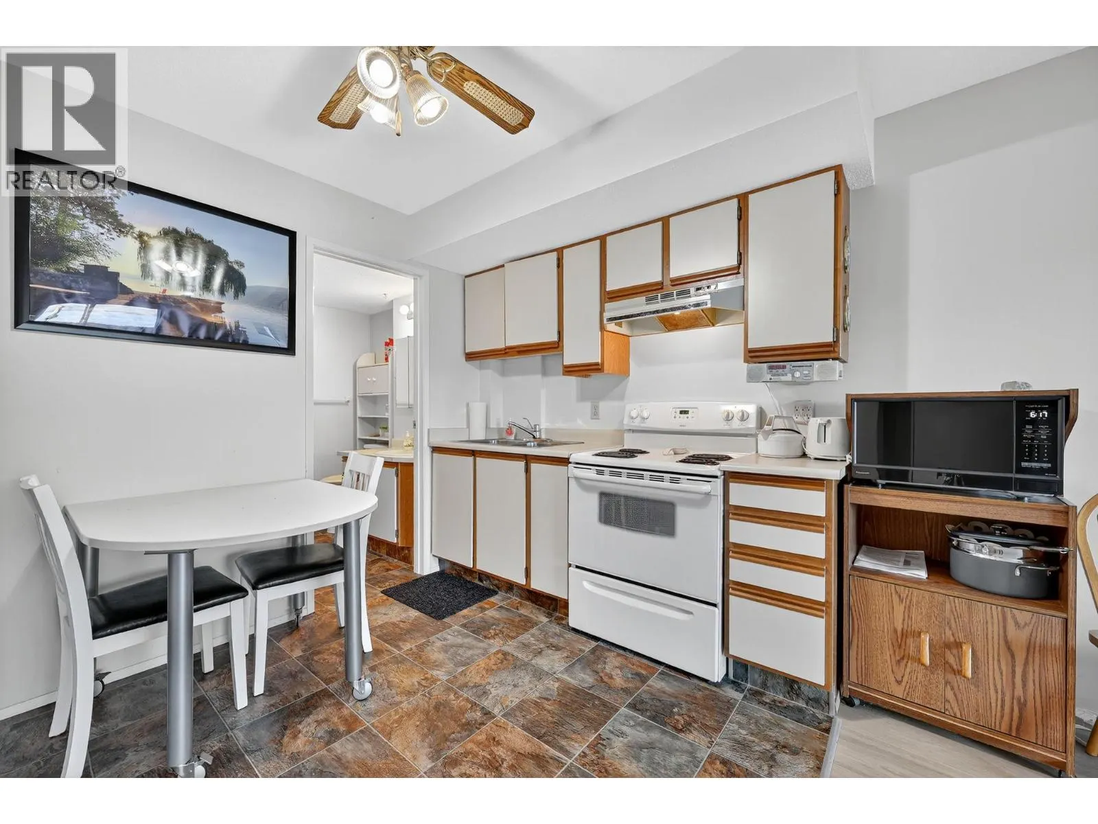 3050 Seclusion Bay Road Unit# 100