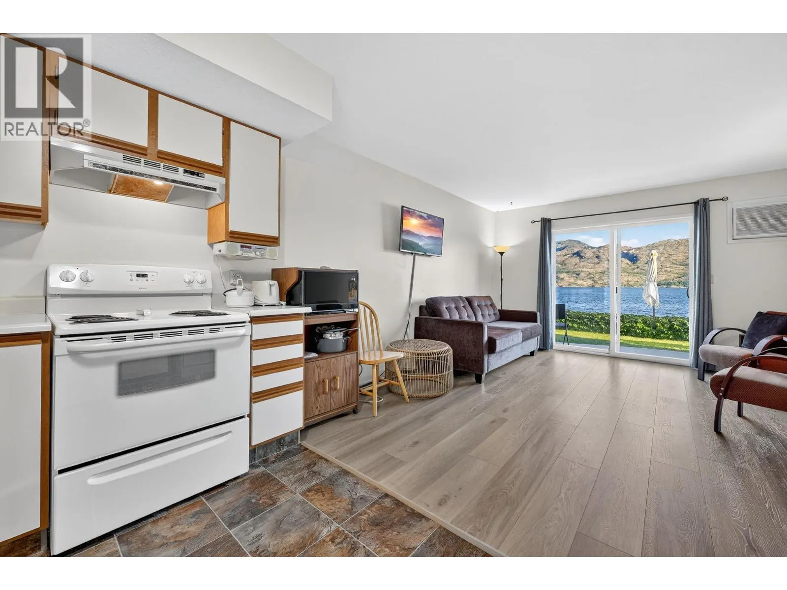 3050 Seclusion Bay Road Unit# 100