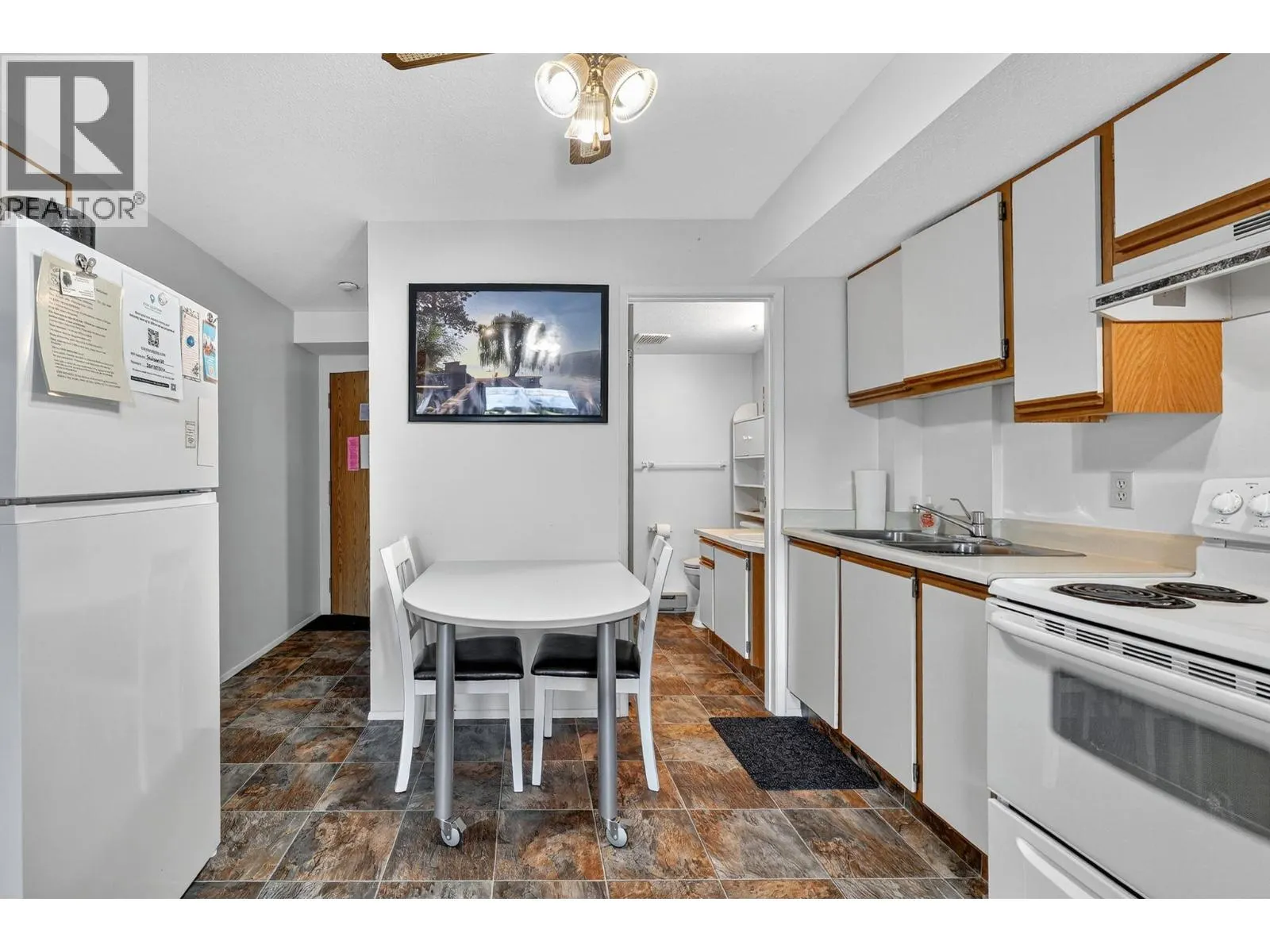 3050 Seclusion Bay Road Unit# 100