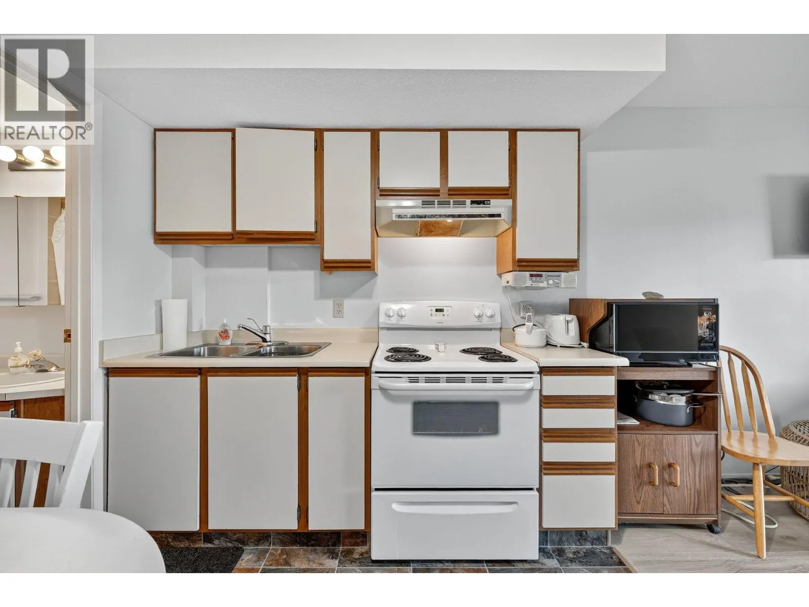 3050 Seclusion Bay Road Unit# 100