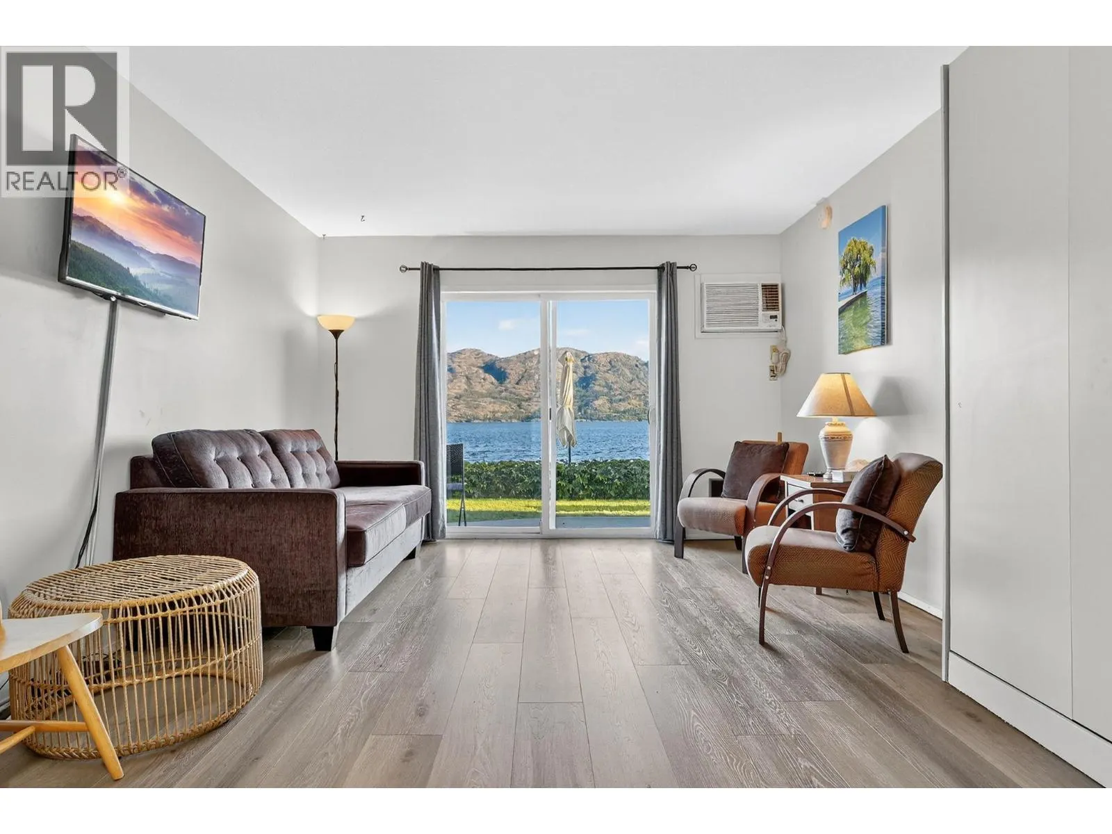 3050 Seclusion Bay Road Unit# 100