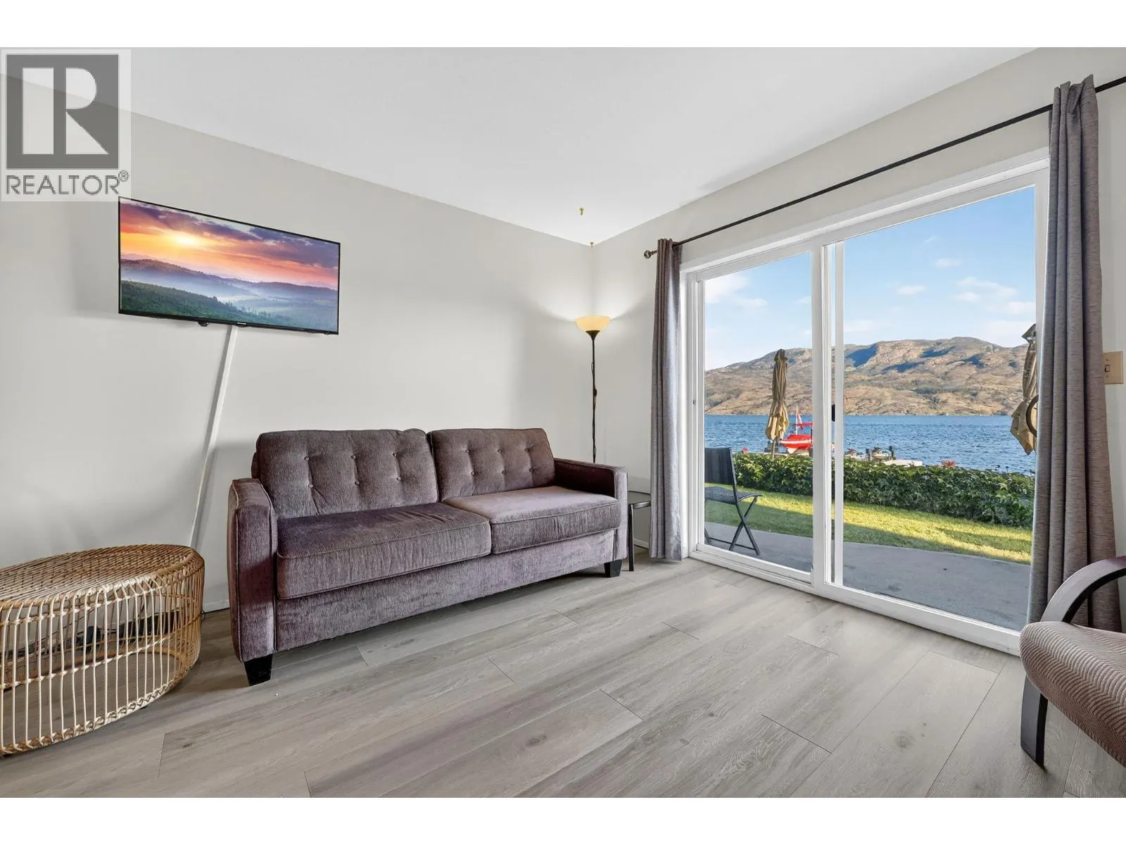3050 Seclusion Bay Road Unit# 100