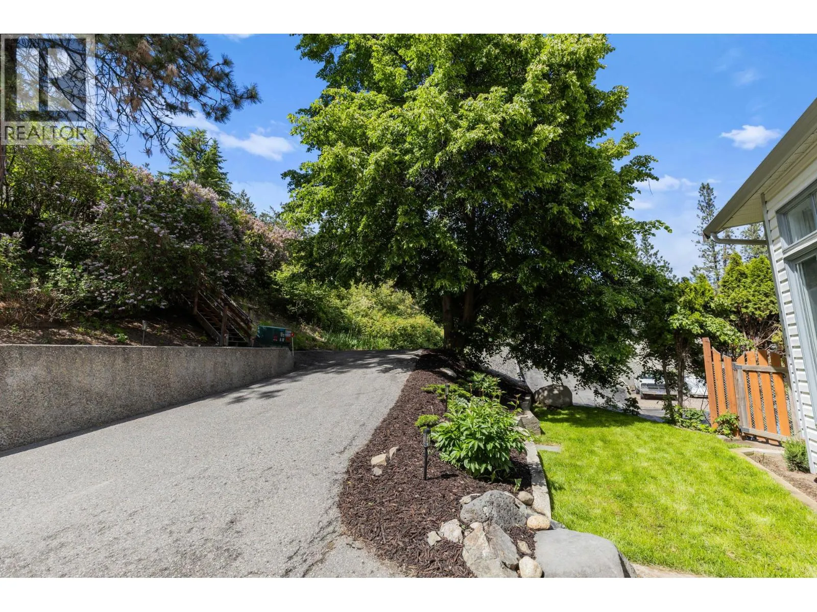 1515 Scott Crescent