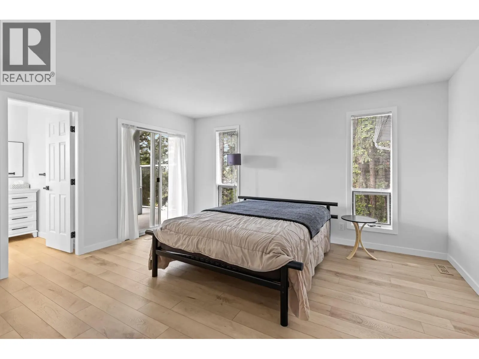 1515 Scott Crescent