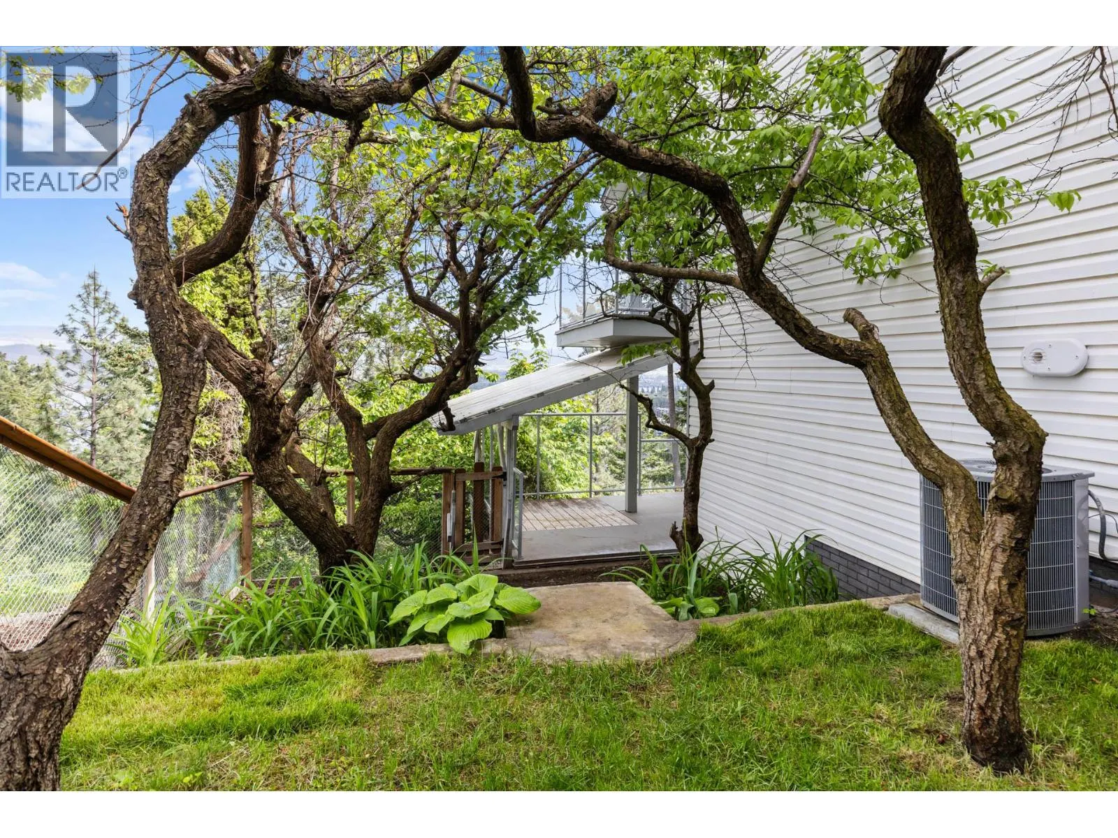 1515 Scott Crescent