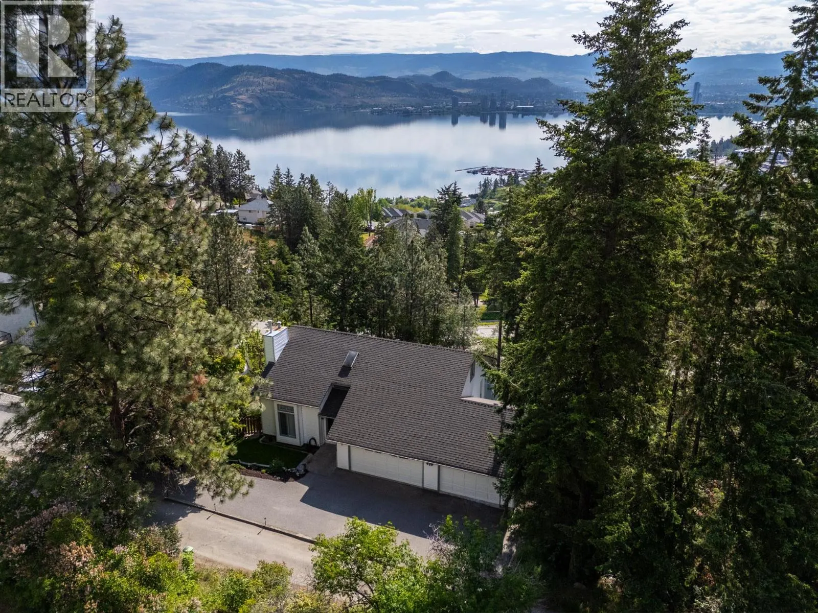 1515 Scott Crescent
