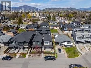 728 Coopland Crescent