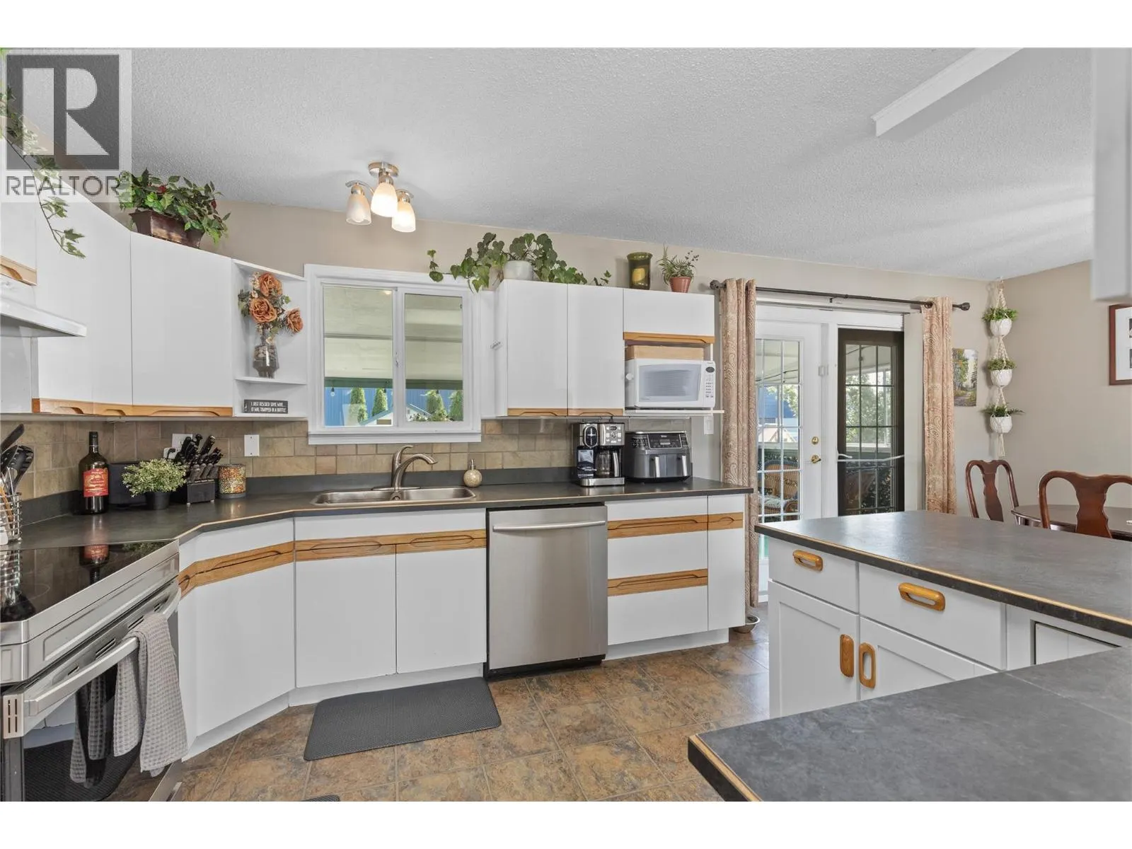 3735 Patten Crescent