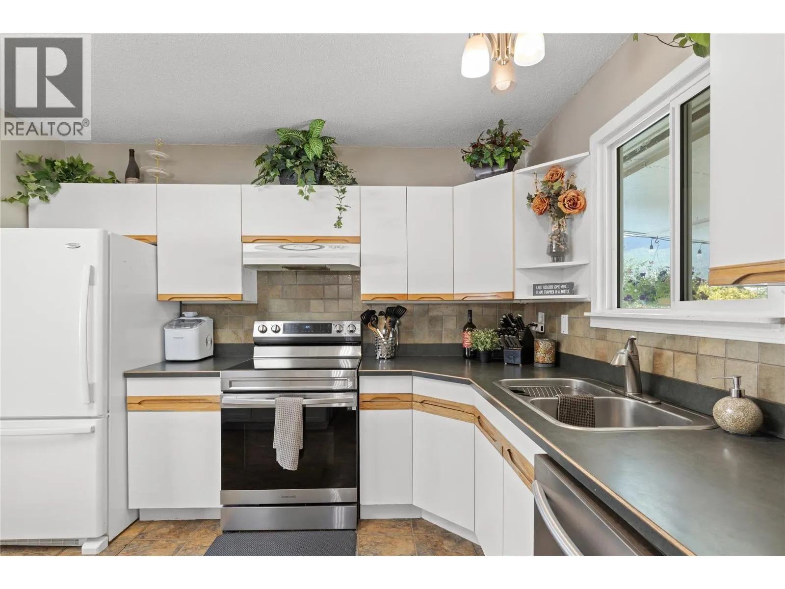 3735 Patten Crescent