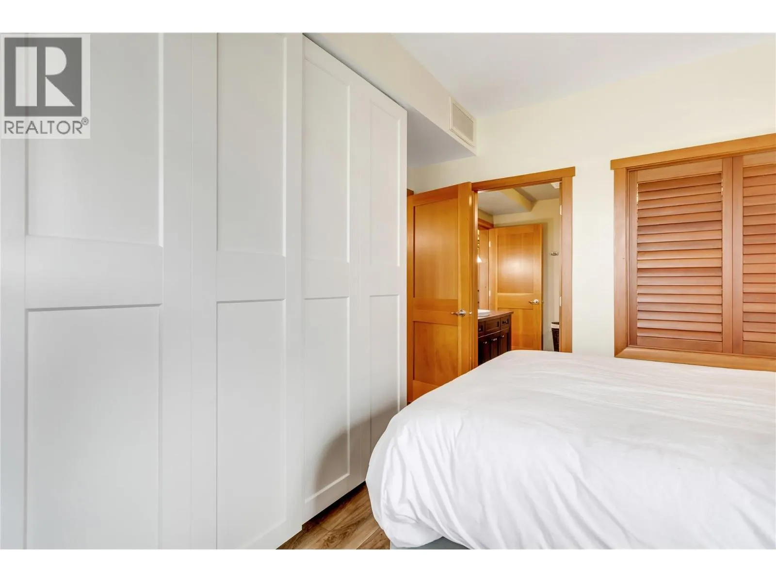 105 Village Centre Court Unit# 323