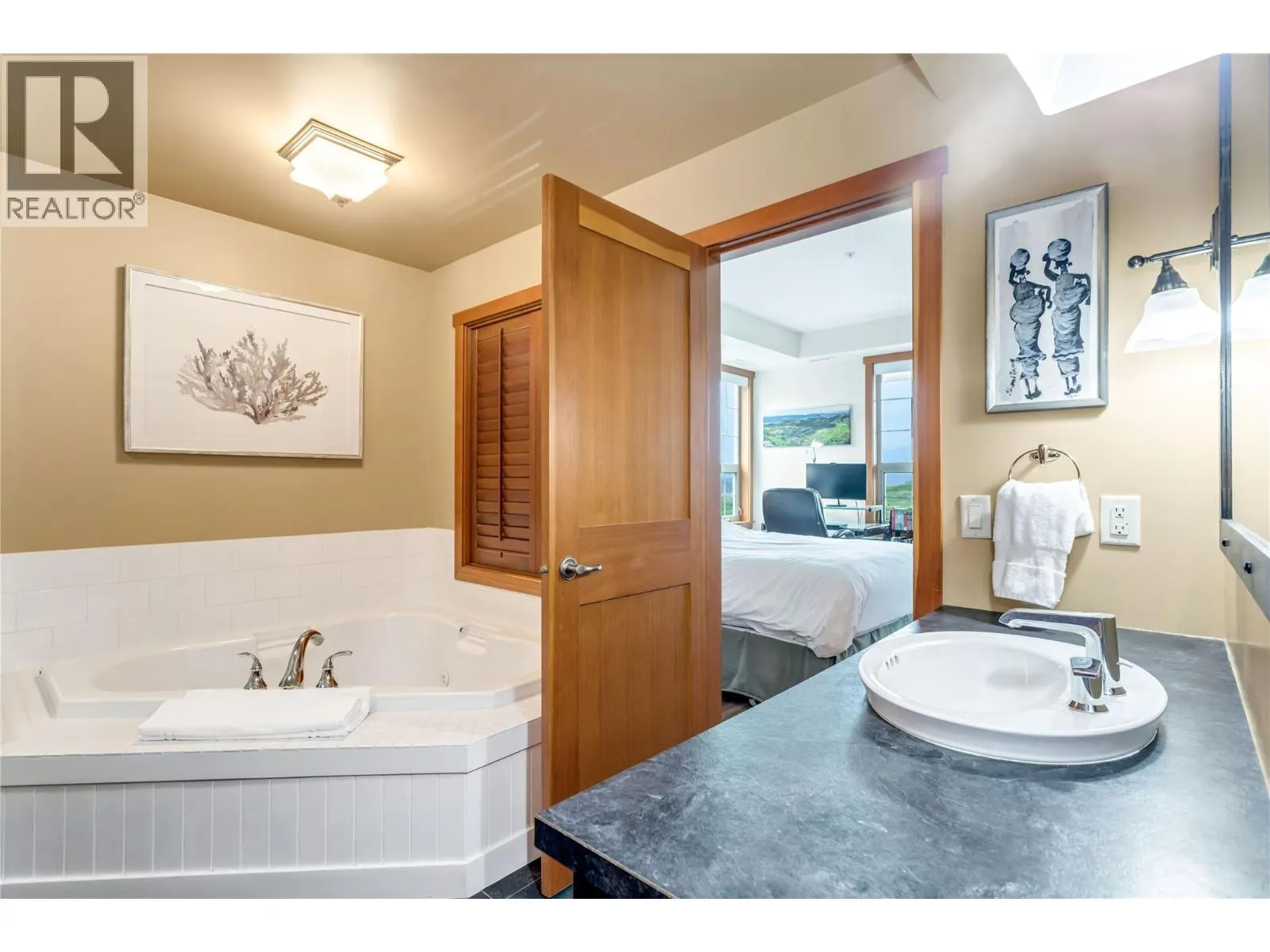 105 Village Centre Court Unit# 323