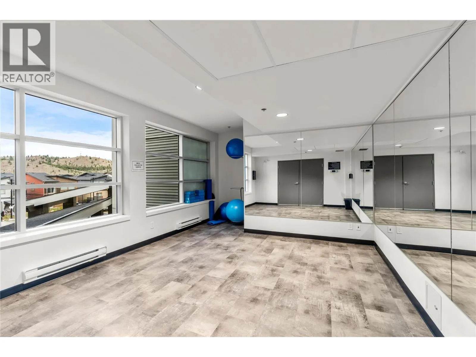 1880 HUGH ALLAN Drive Unit# 308