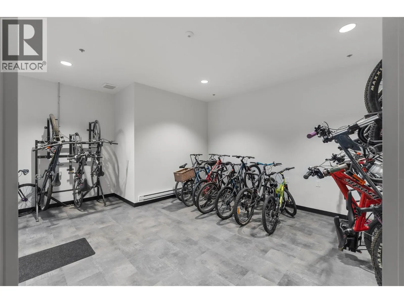 1880 HUGH ALLAN Drive Unit# 308