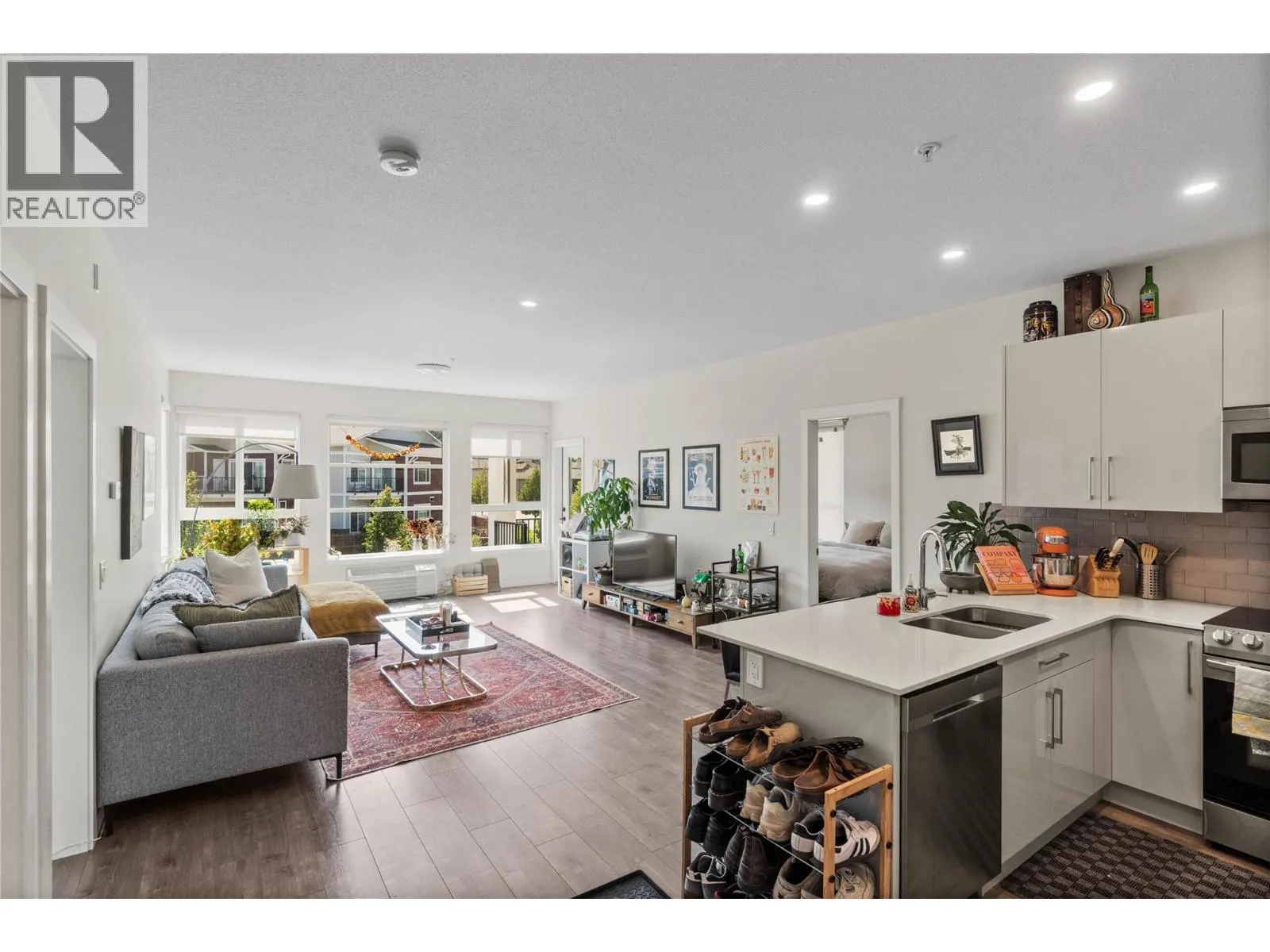 1880 HUGH ALLAN Drive Unit# 308