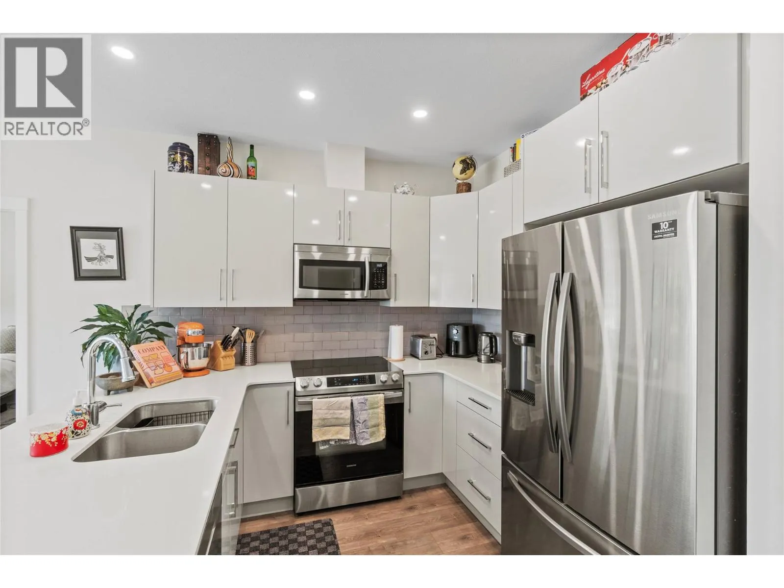 1880 HUGH ALLAN Drive Unit# 308