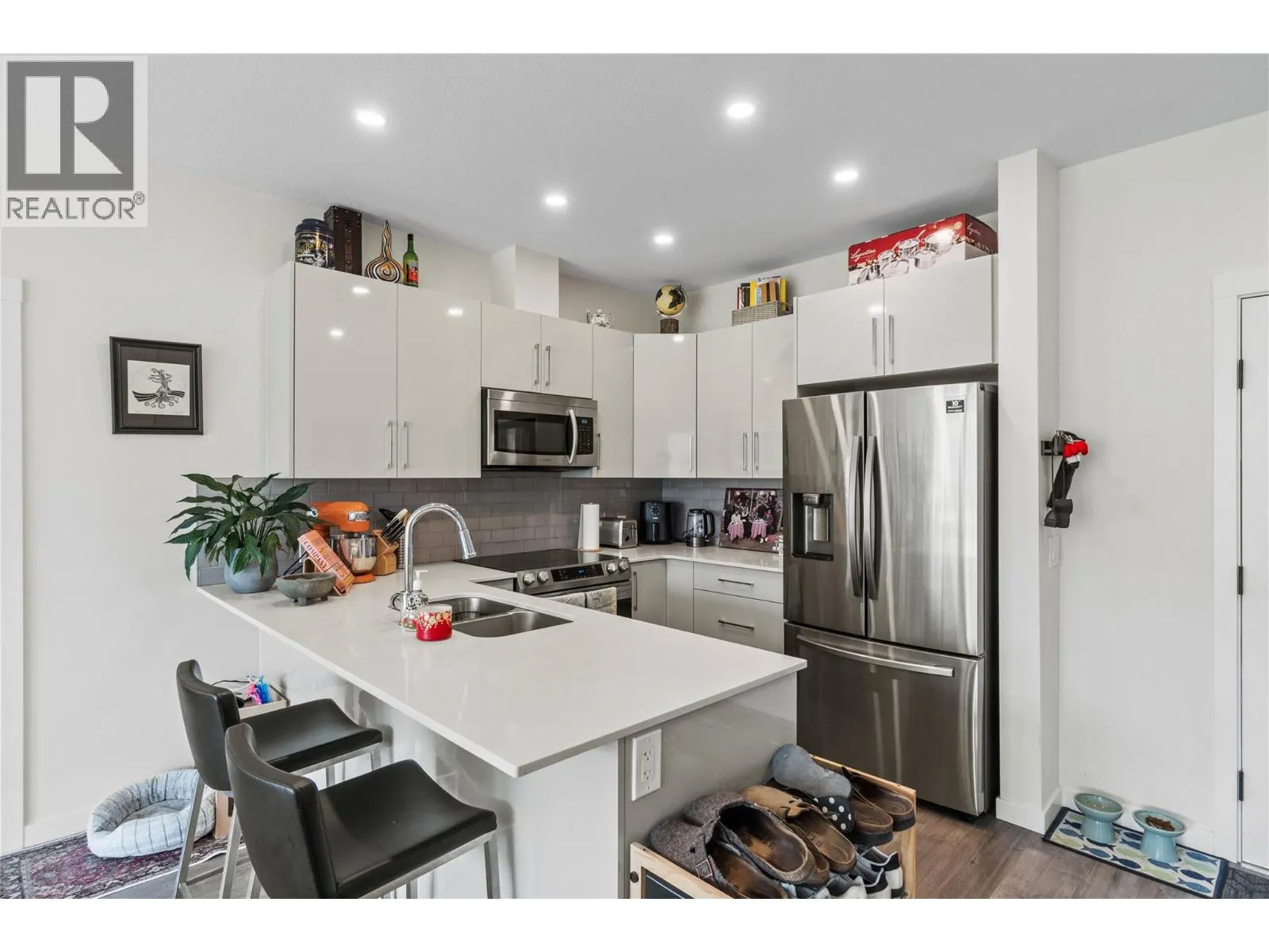 1880 HUGH ALLAN Drive Unit# 308