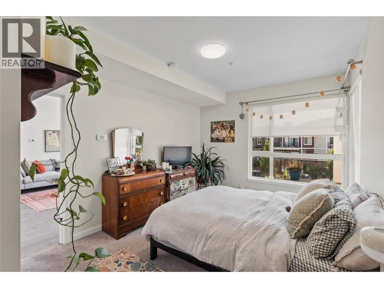1880 HUGH ALLAN Drive Unit# 308