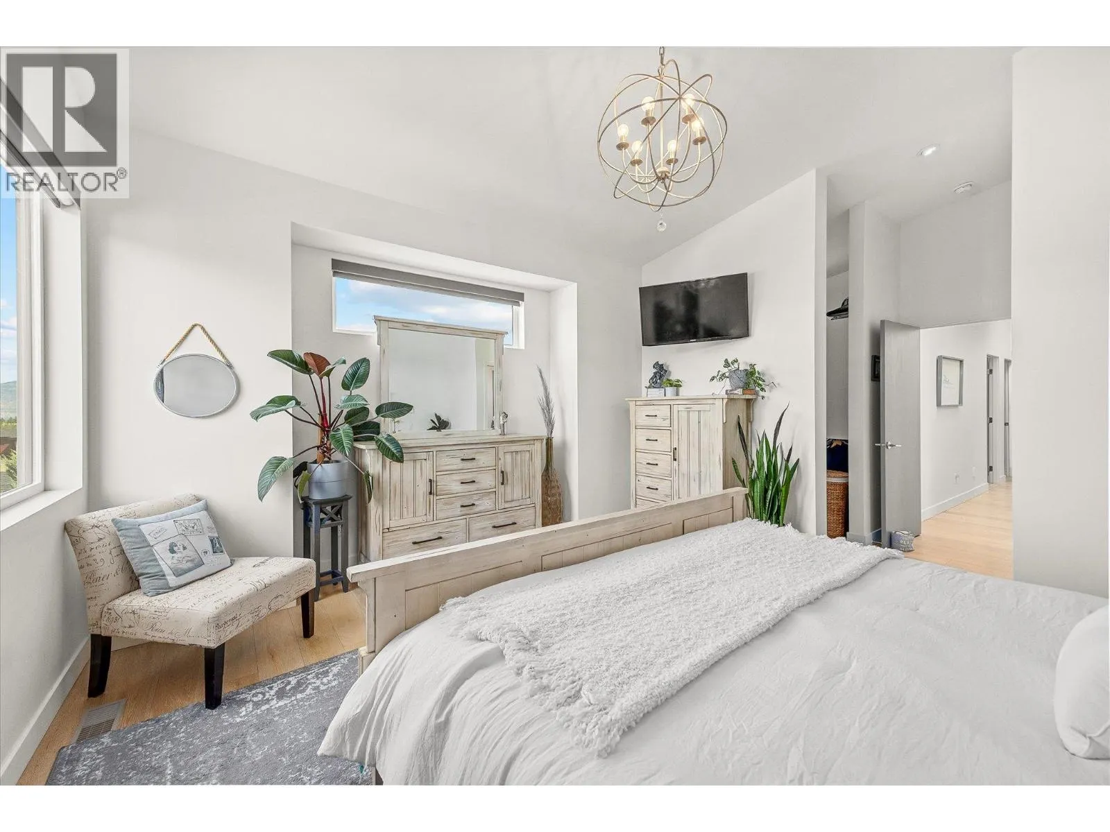 5077 Twinflower Crescent