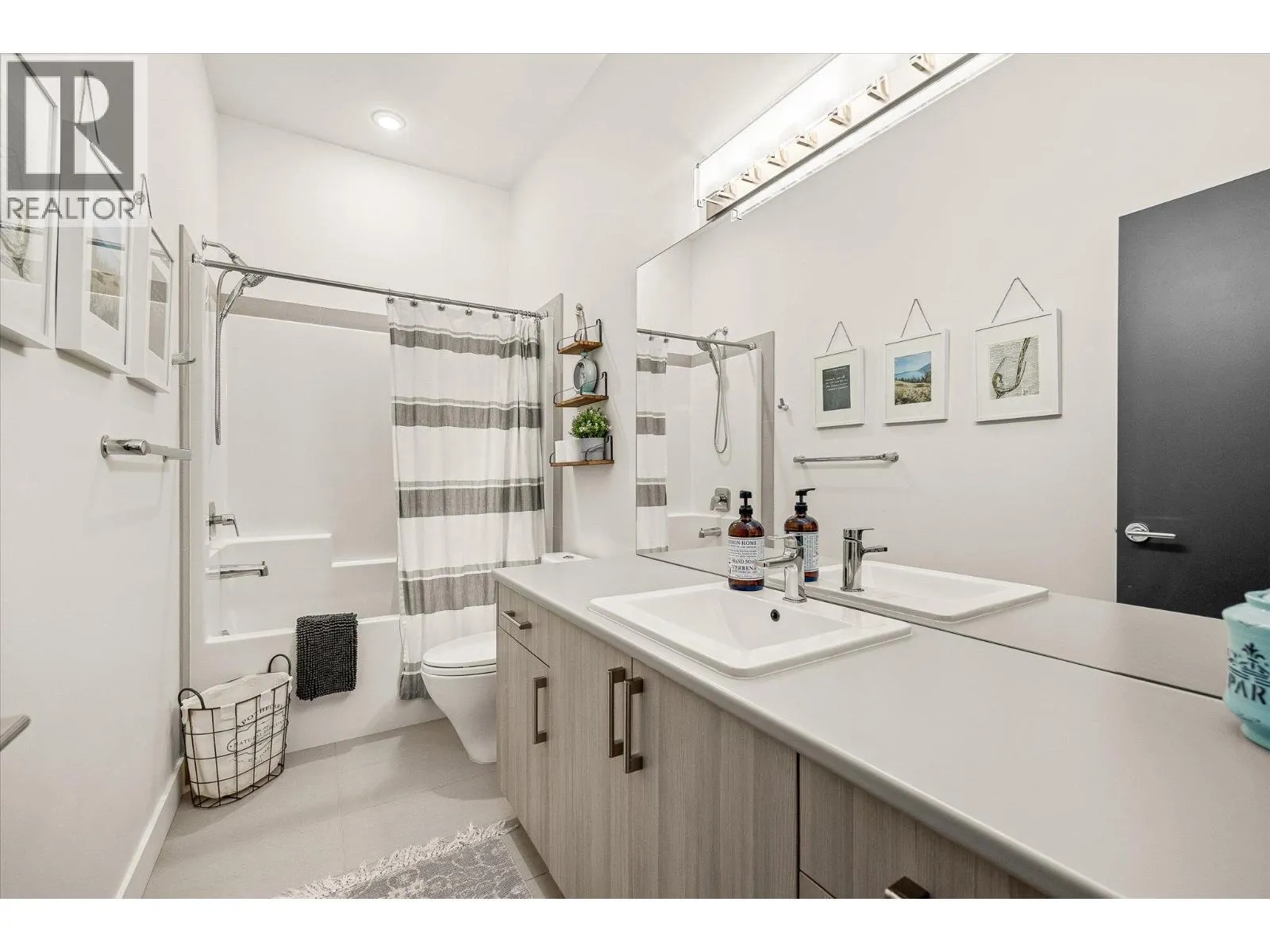 5077 Twinflower Crescent