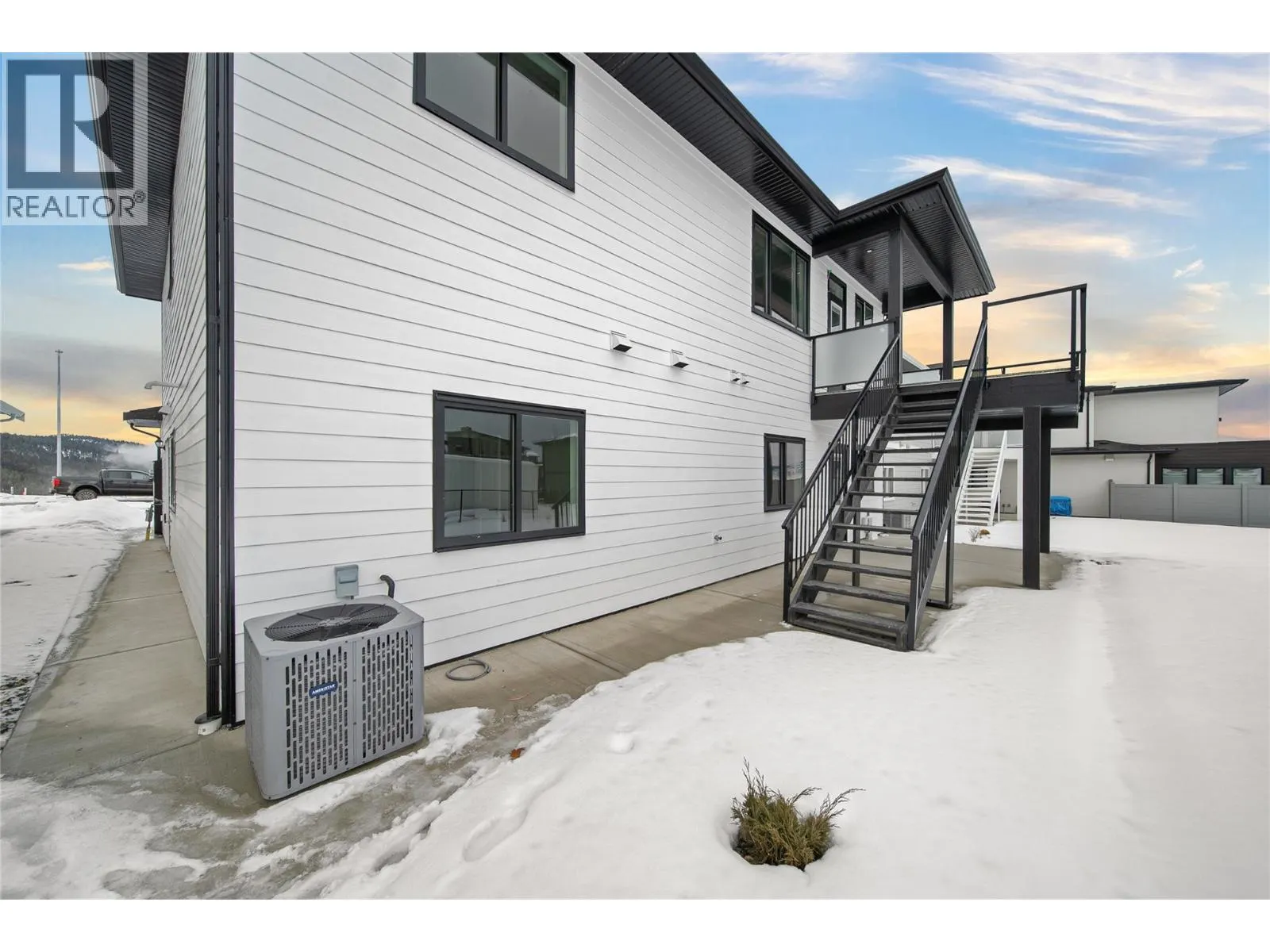 2077 Linfield Drive