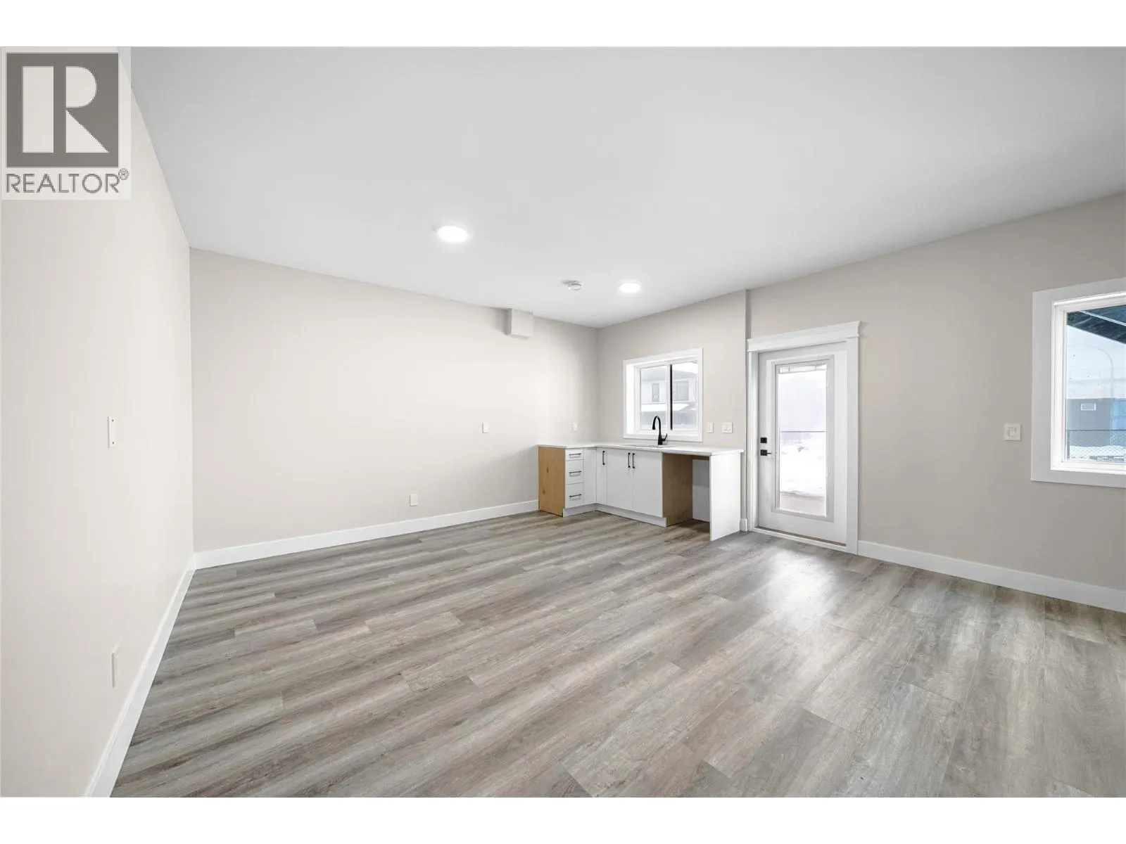 2077 Linfield Drive
