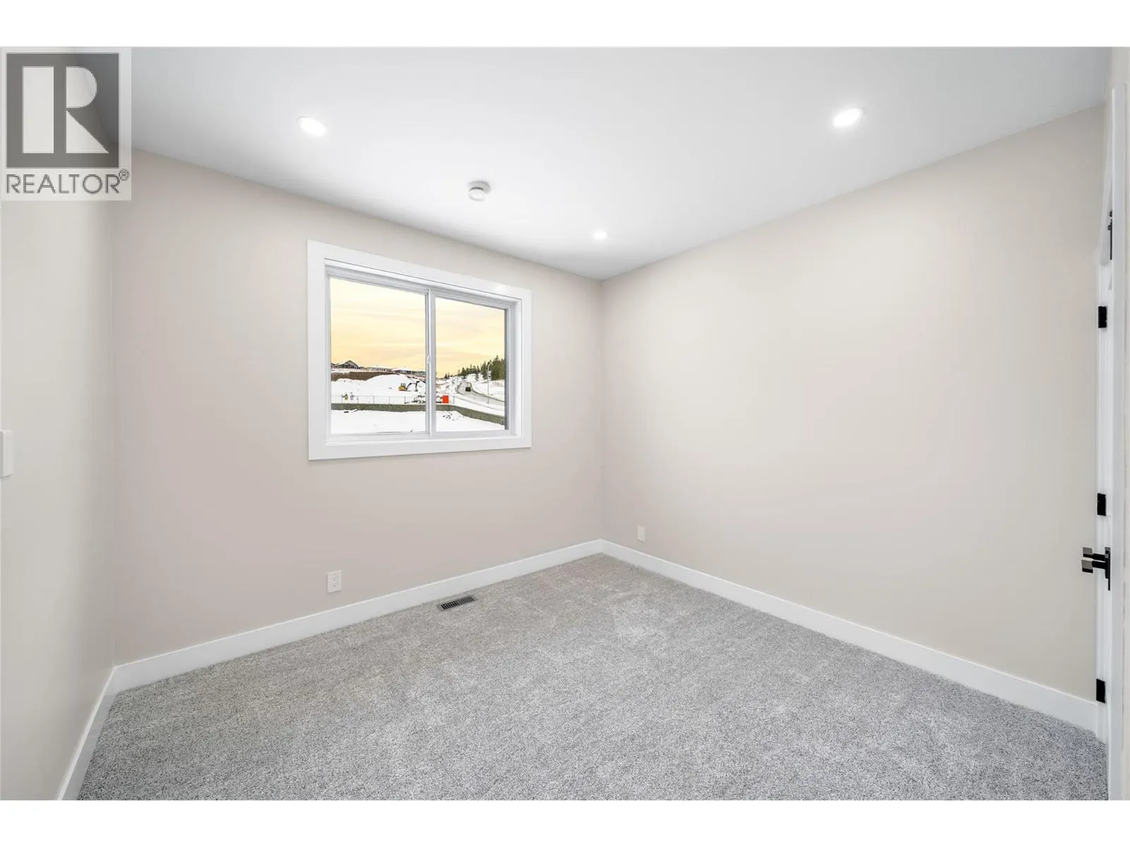 2077 Linfield Drive