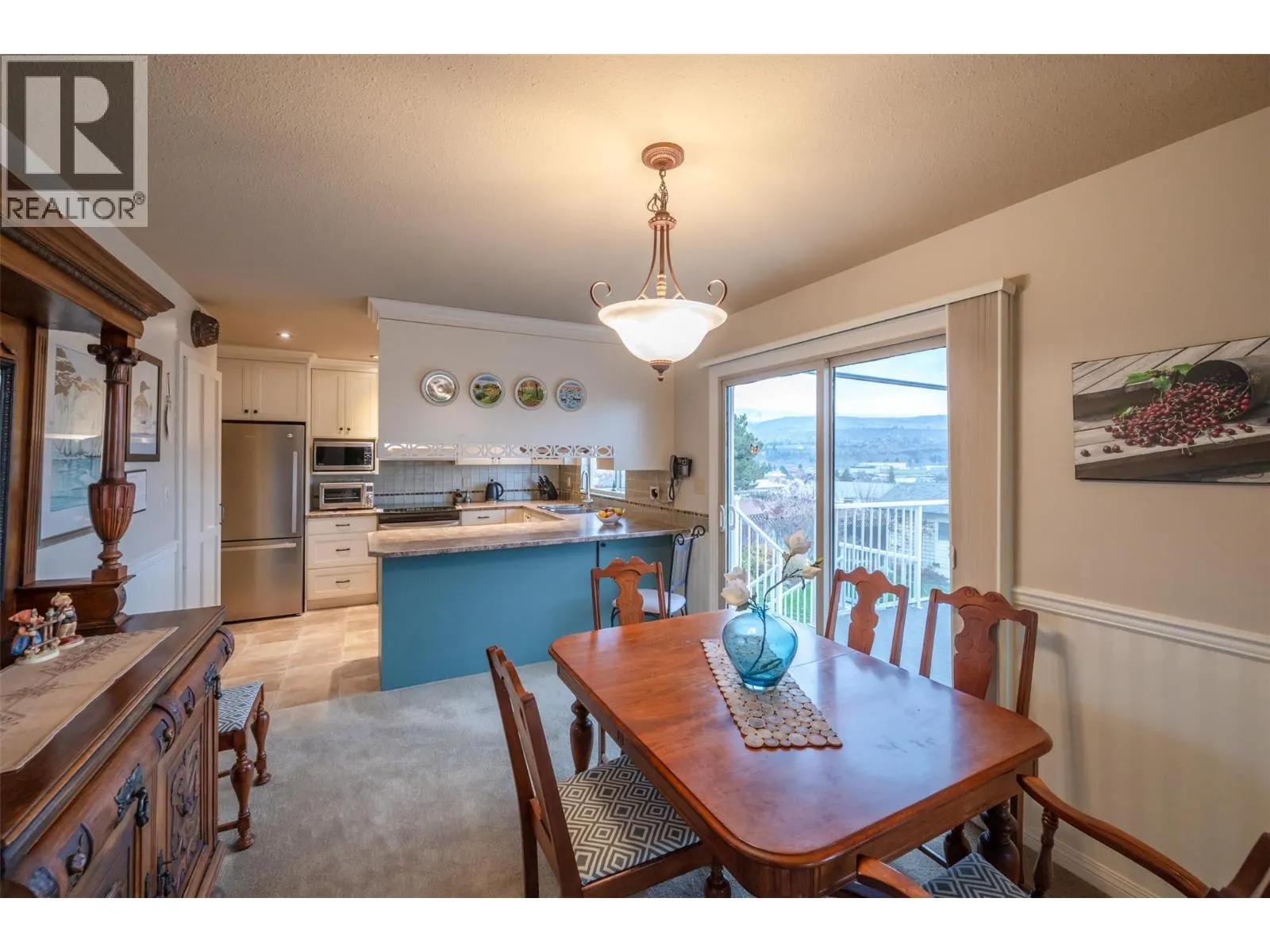 949 Panorama Crescent