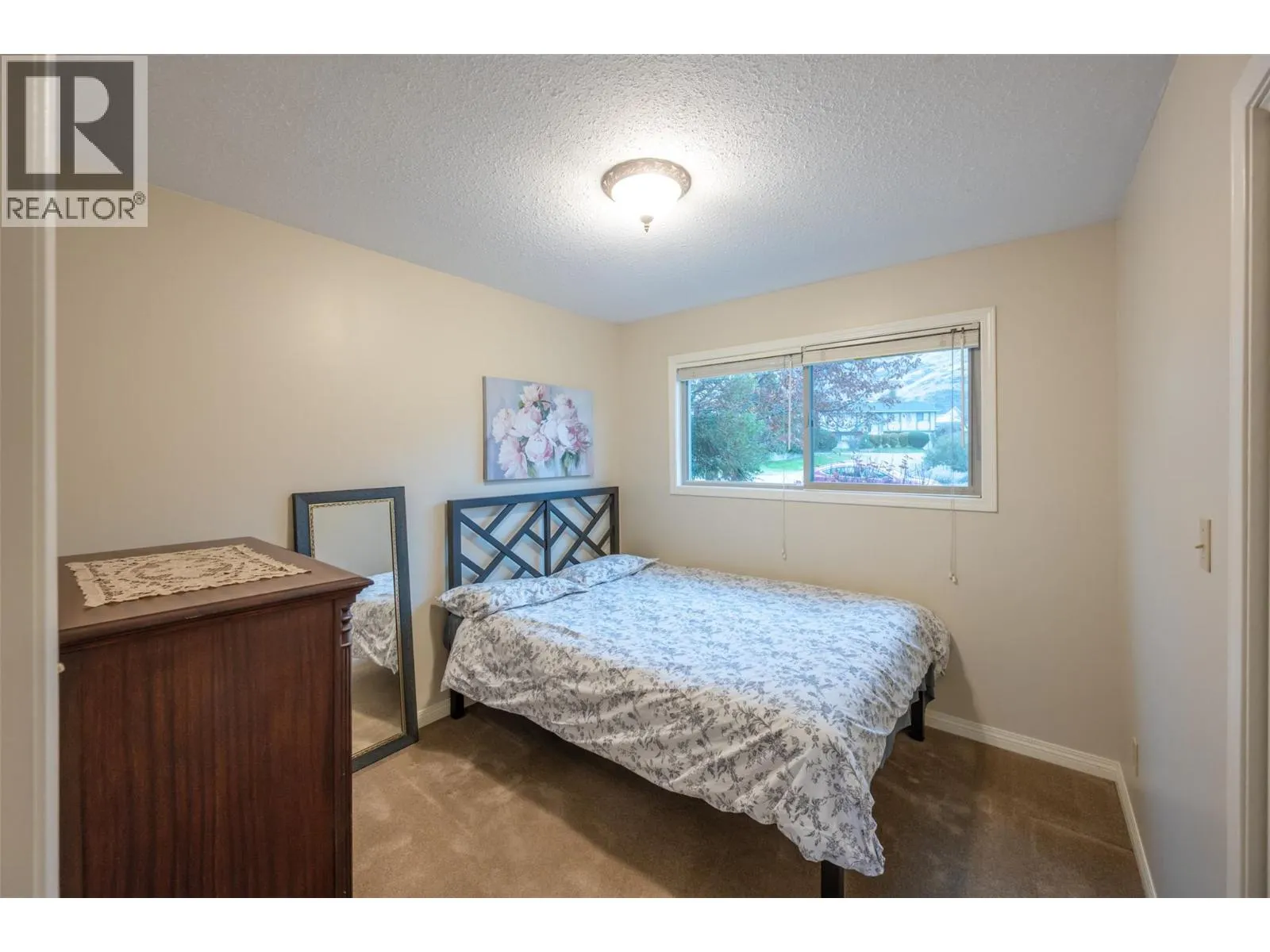 949 Panorama Crescent