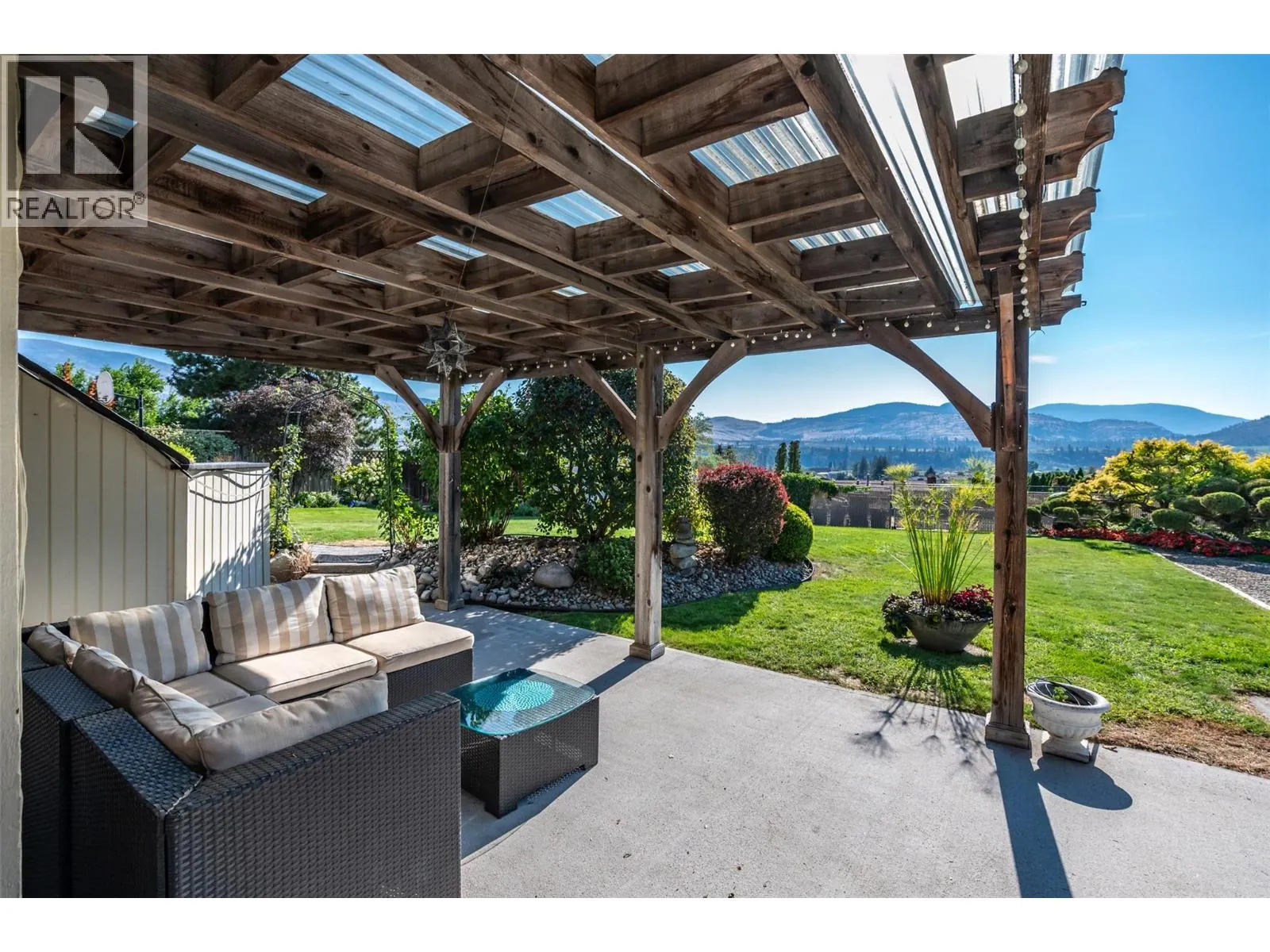 949 Panorama Crescent