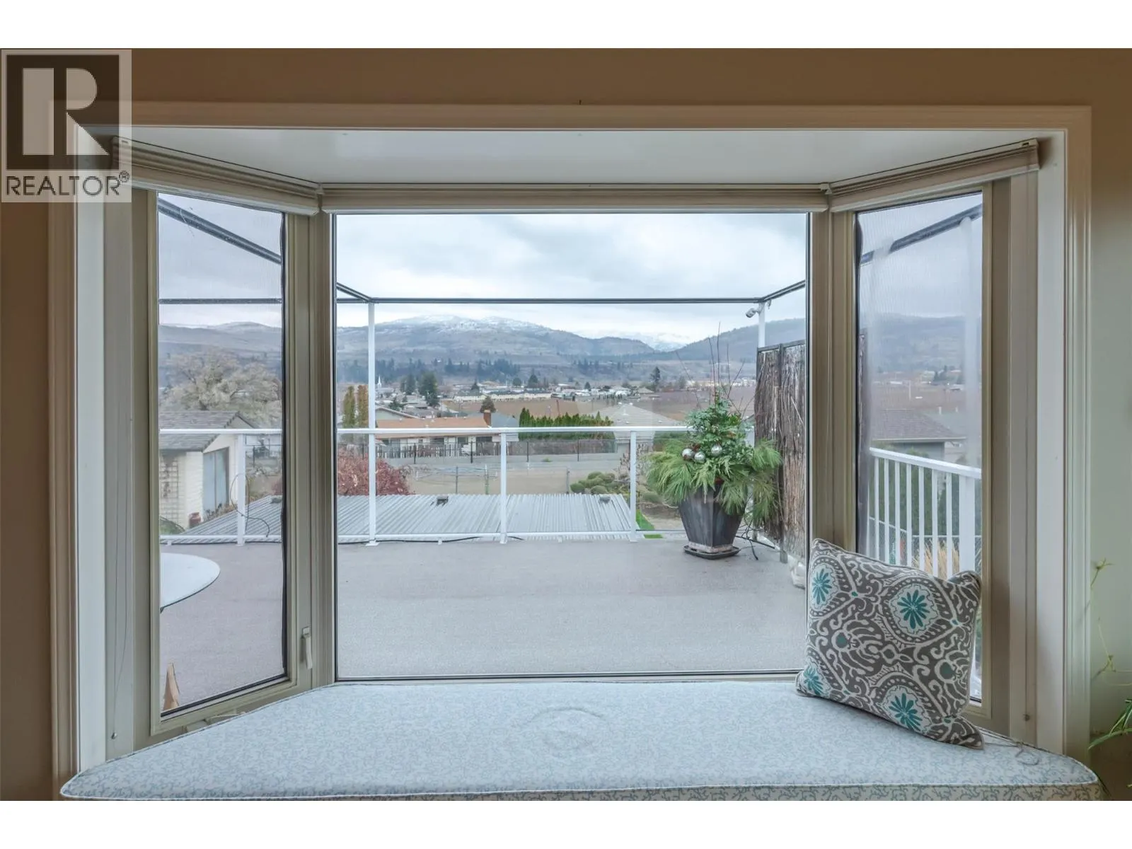 949 Panorama Crescent