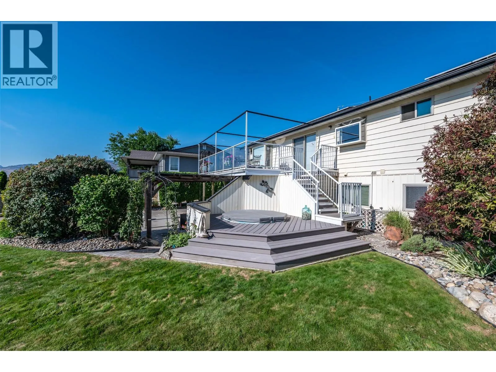 949 Panorama Crescent