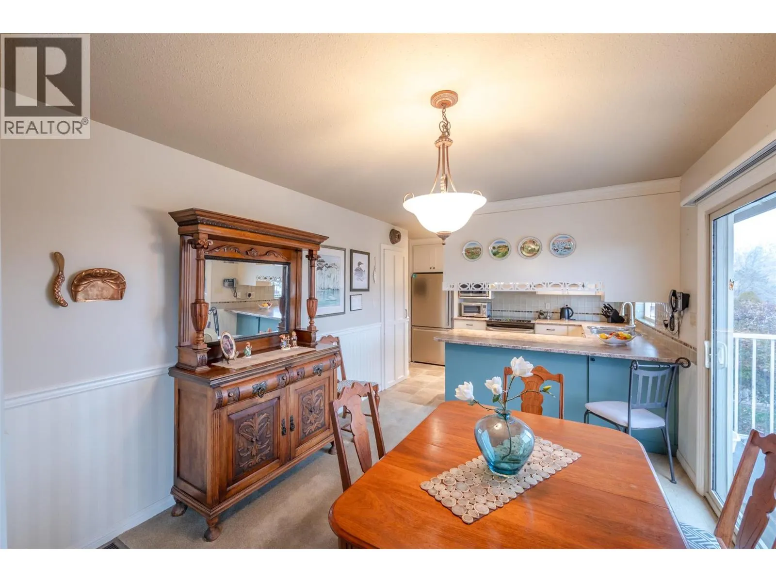 949 Panorama Crescent
