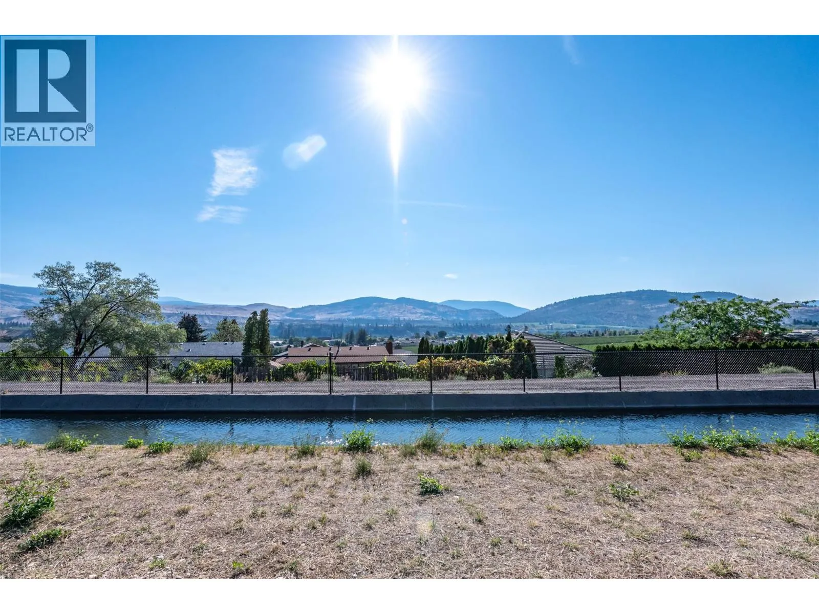 949 Panorama Crescent