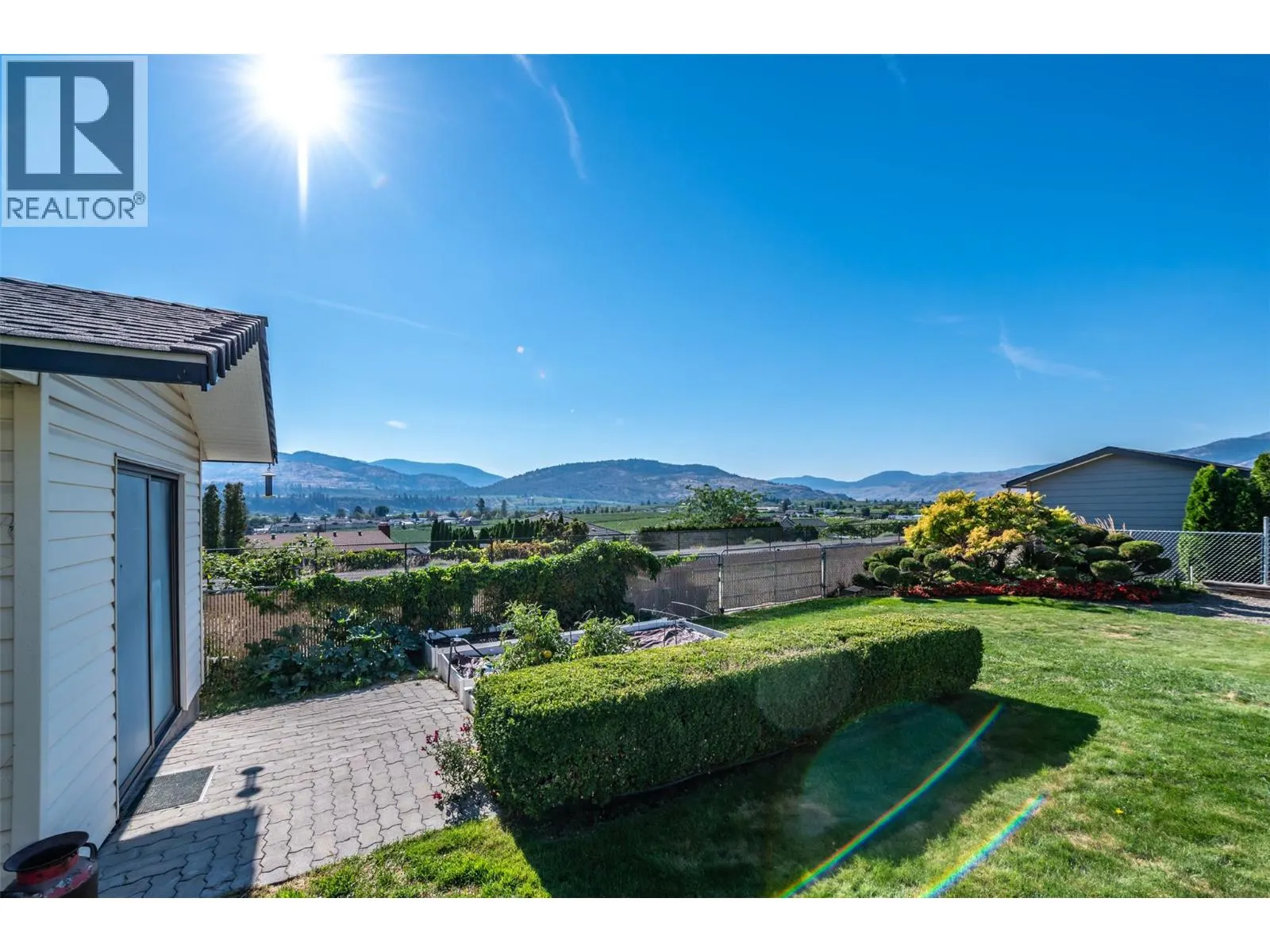 949 Panorama Crescent