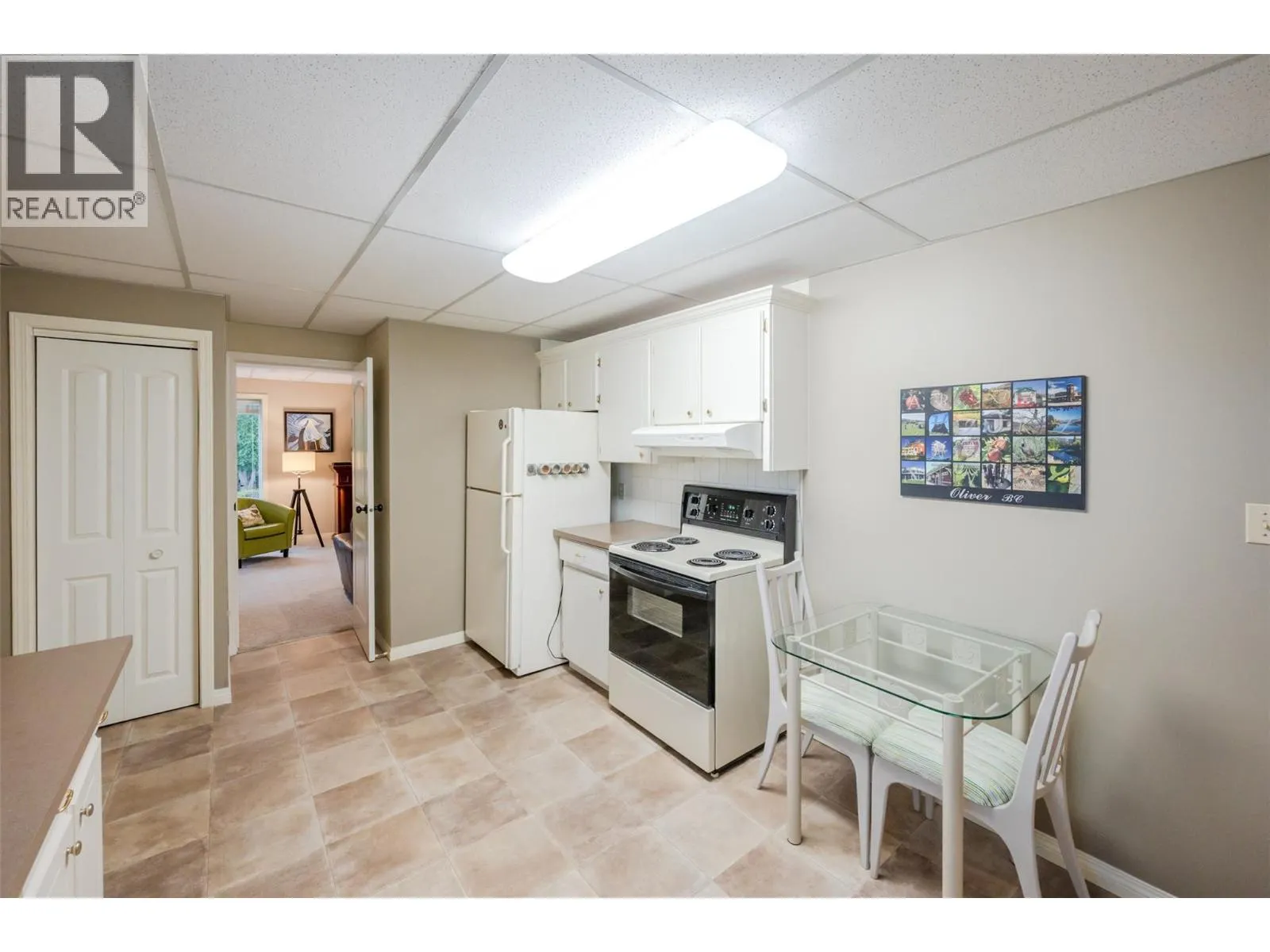 949 Panorama Crescent