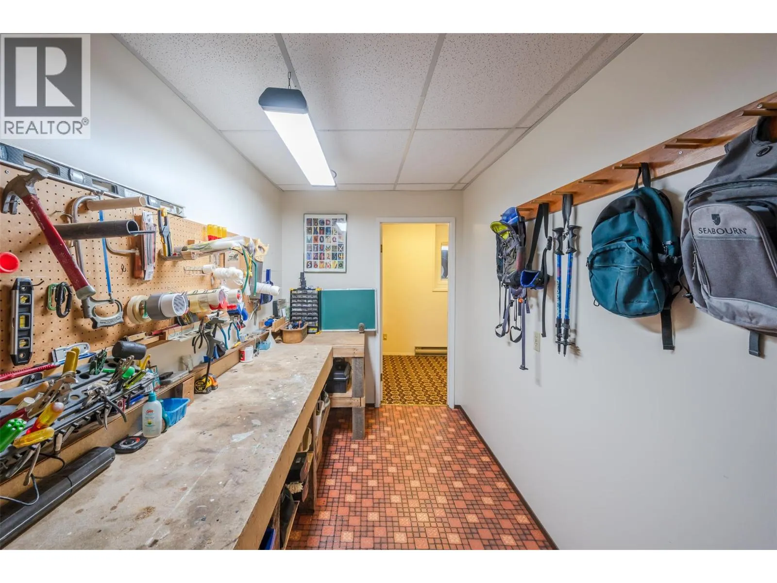 949 Panorama Crescent