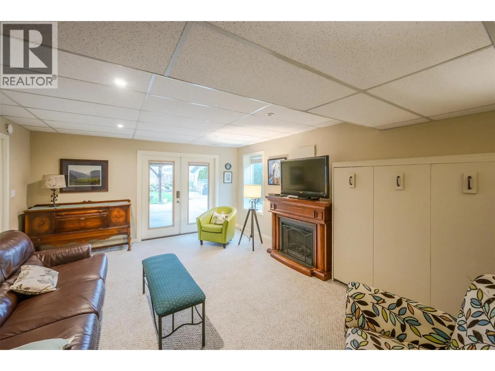 949 Panorama Crescent