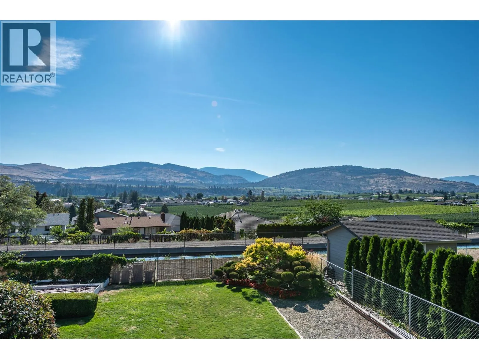 949 Panorama Crescent