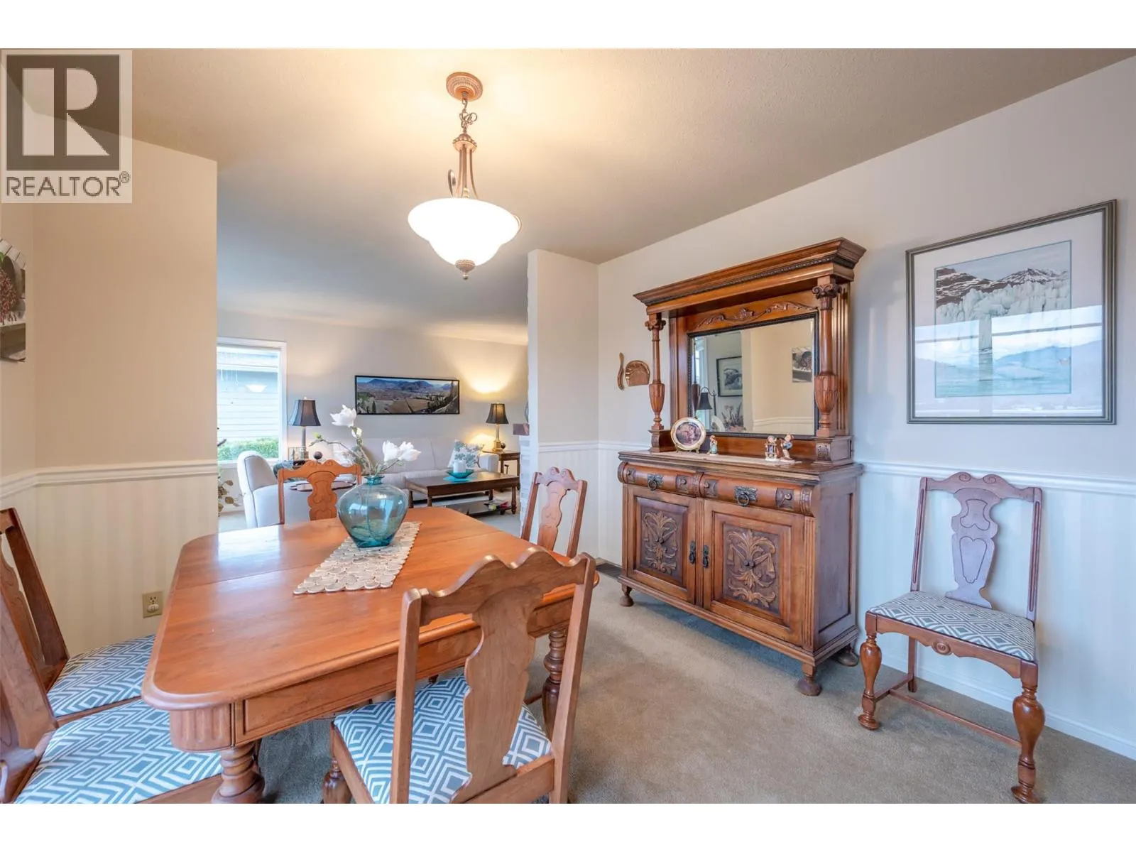 949 Panorama Crescent