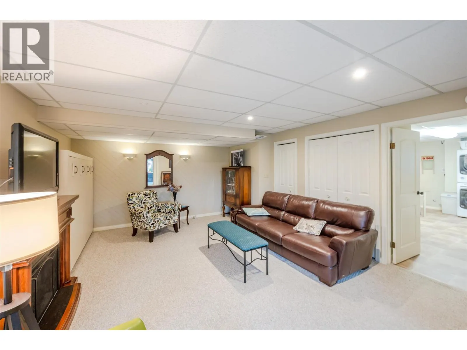 949 Panorama Crescent