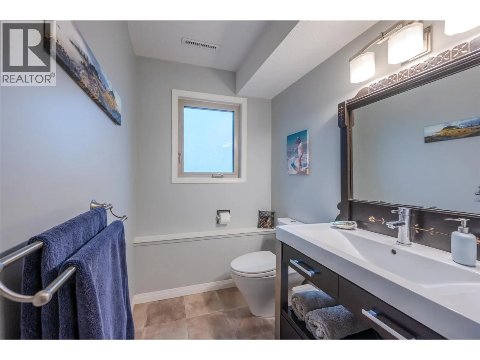 949 Panorama Crescent