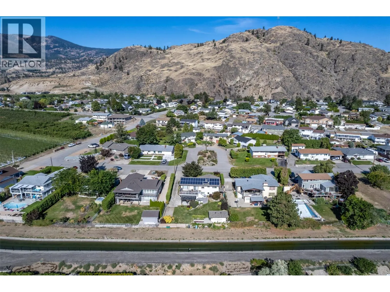 949 Panorama Crescent
