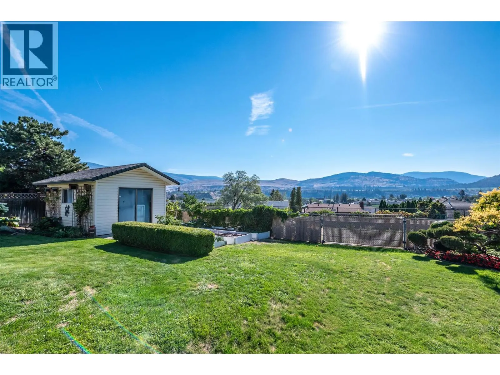 949 Panorama Crescent