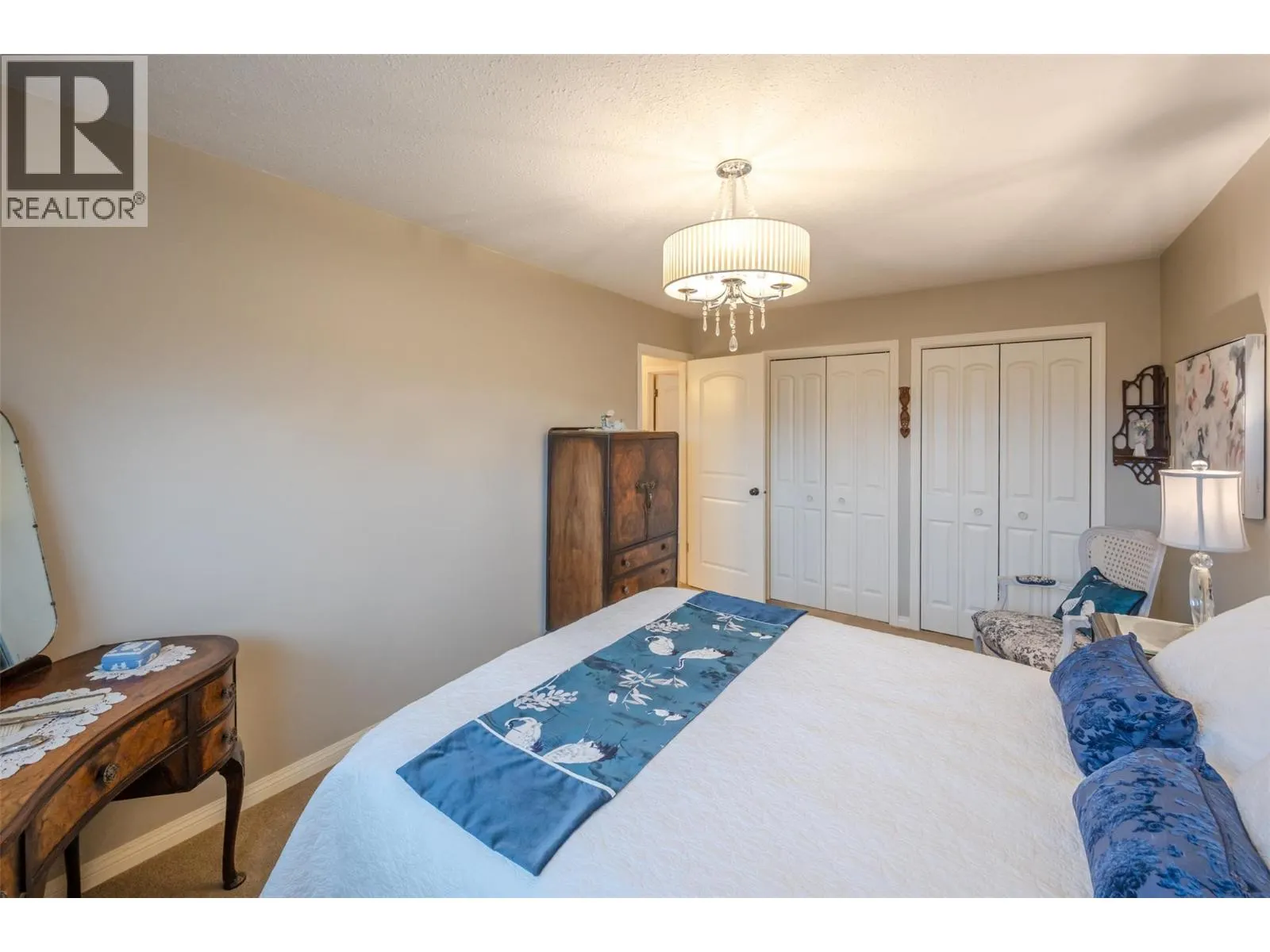 949 Panorama Crescent