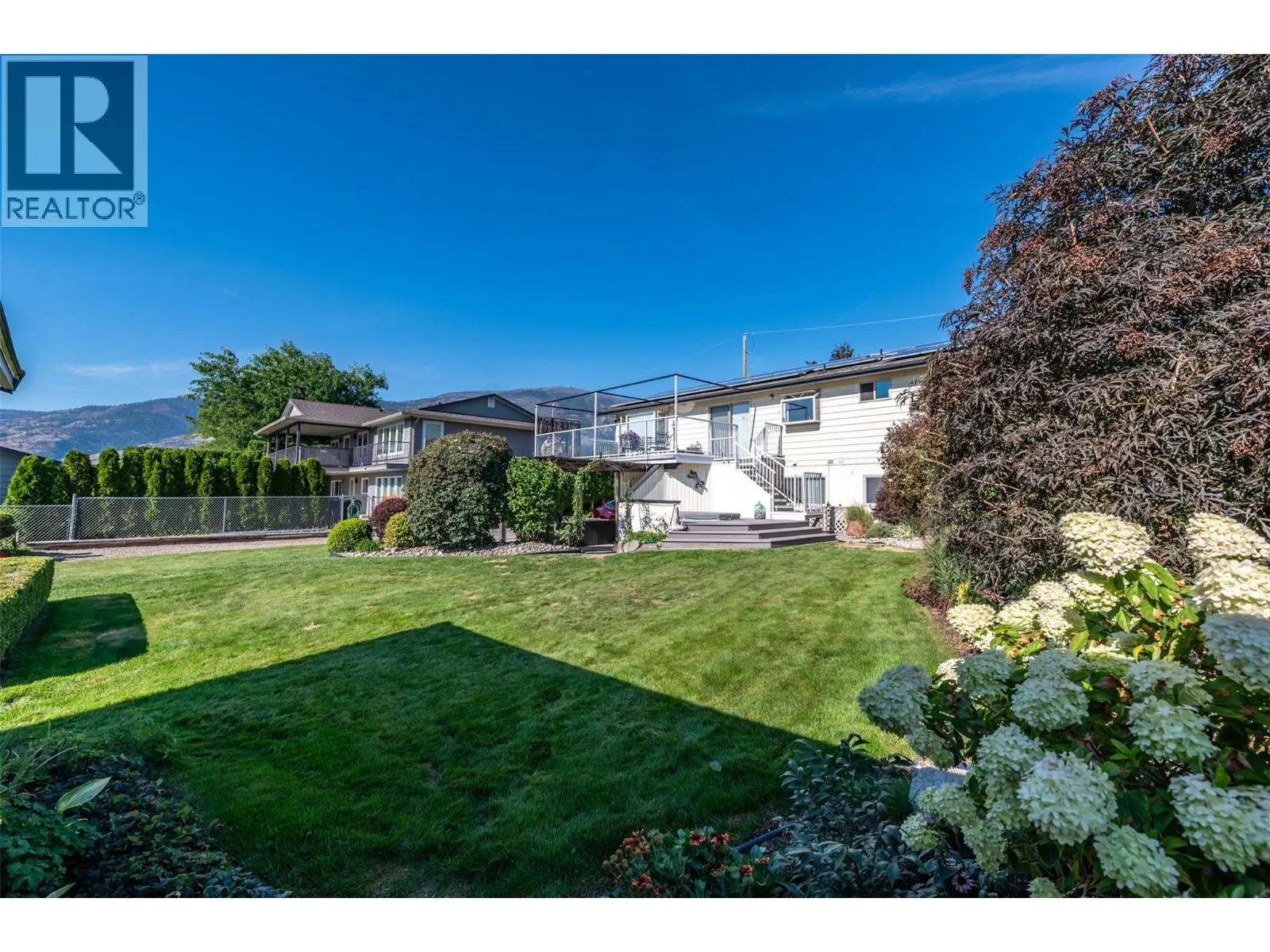 949 Panorama Crescent