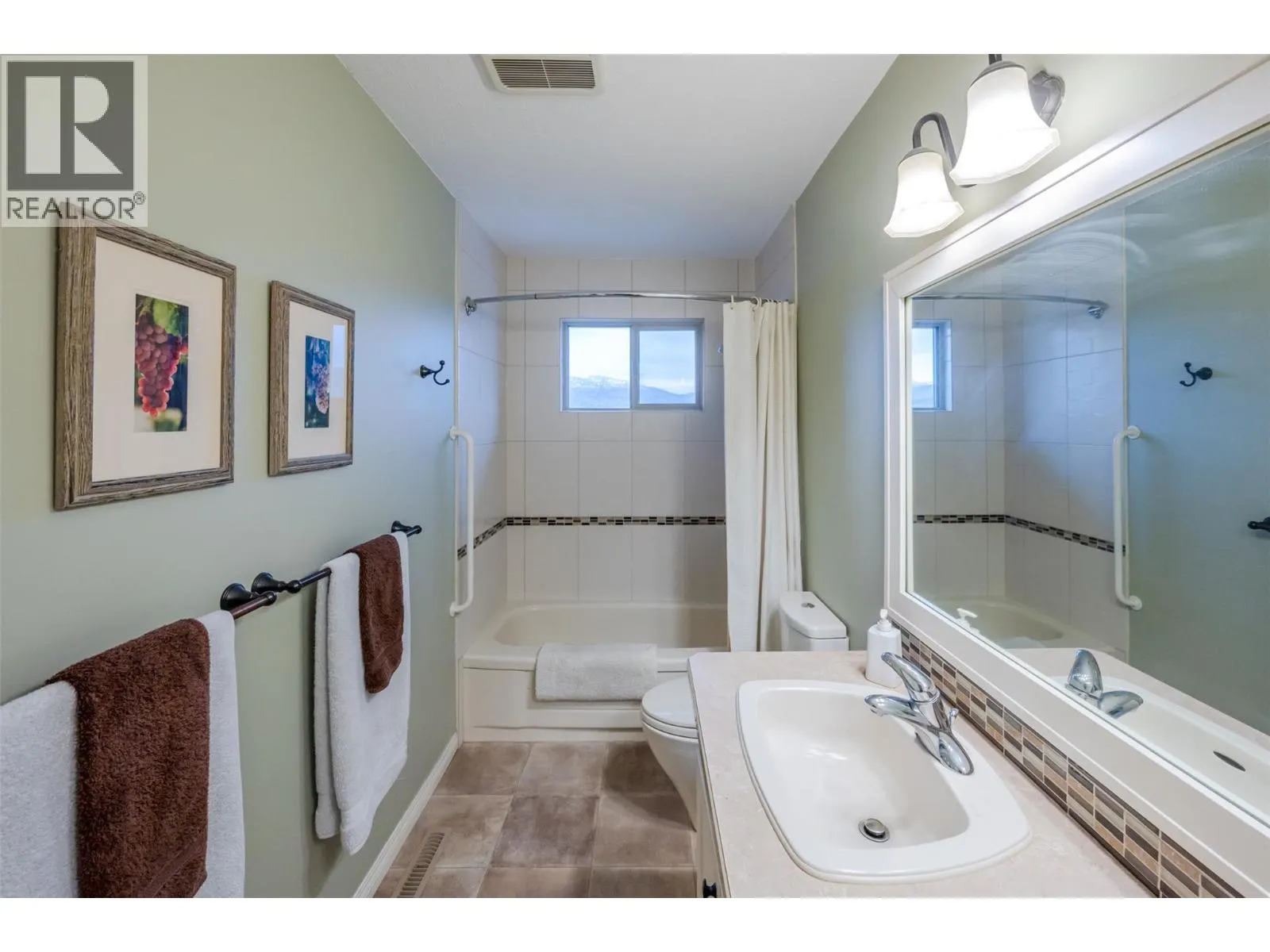 949 Panorama Crescent