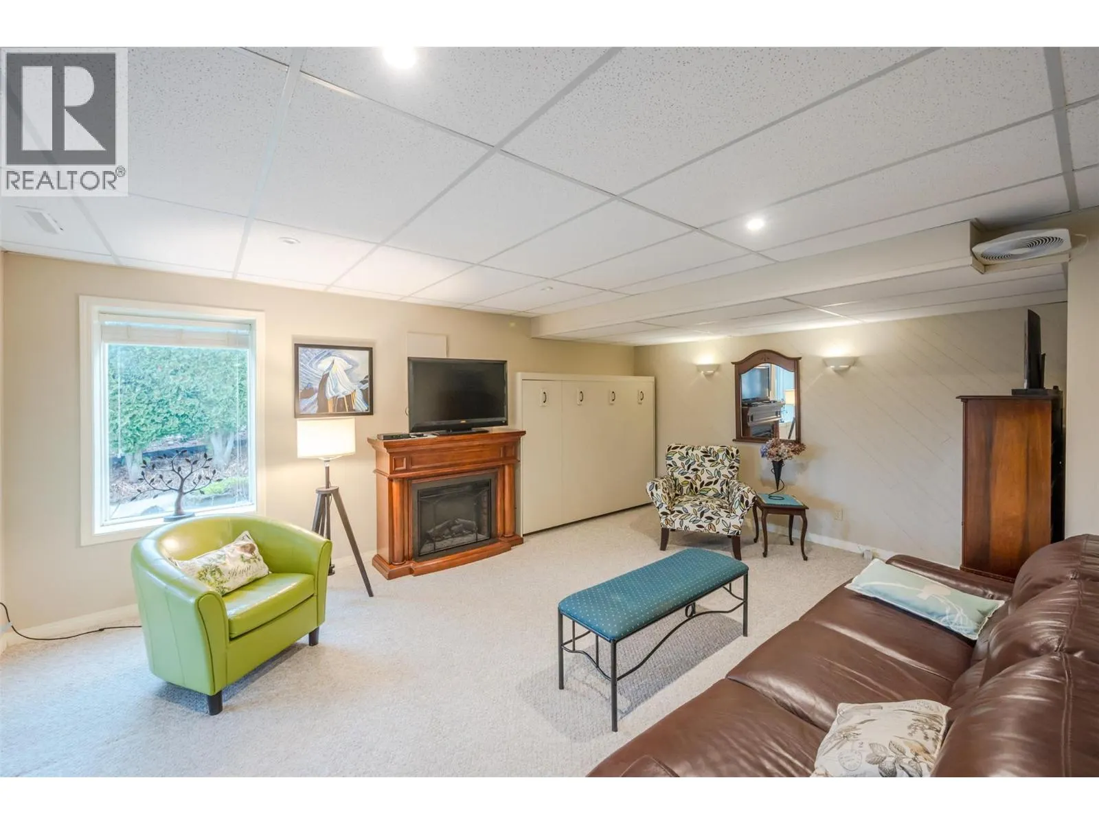 949 Panorama Crescent