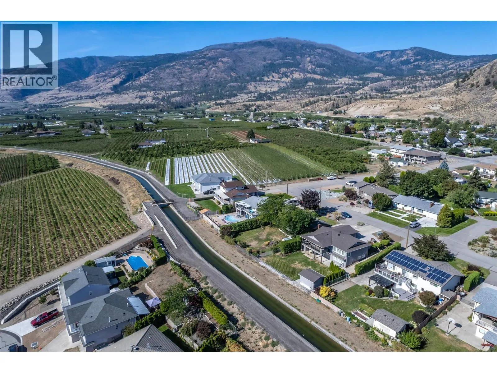 949 Panorama Crescent