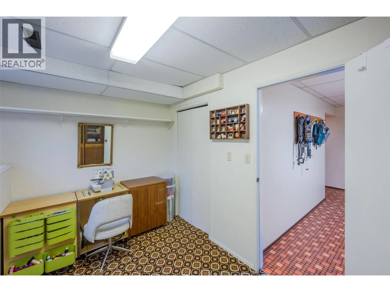 949 Panorama Crescent