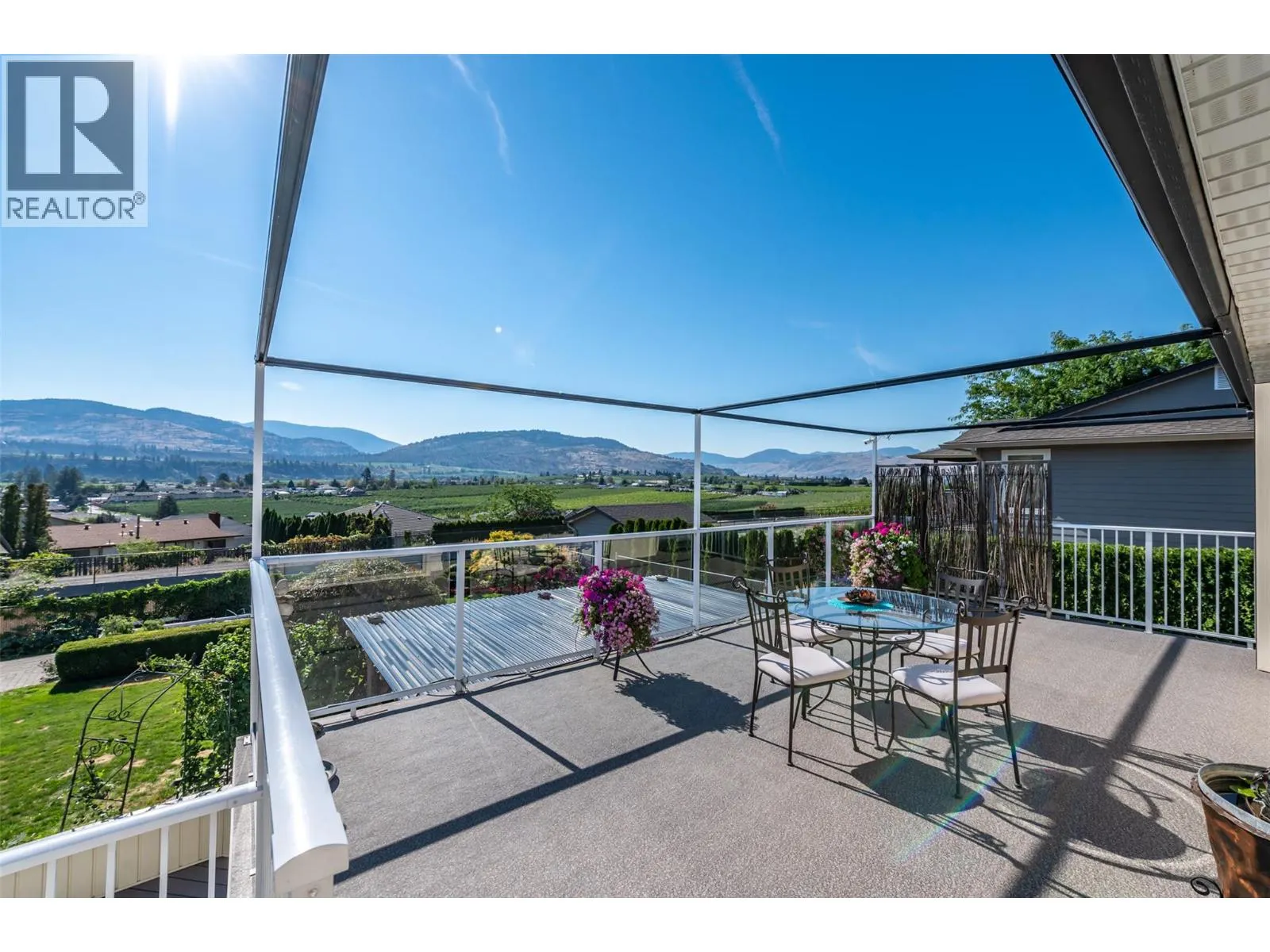 949 Panorama Crescent